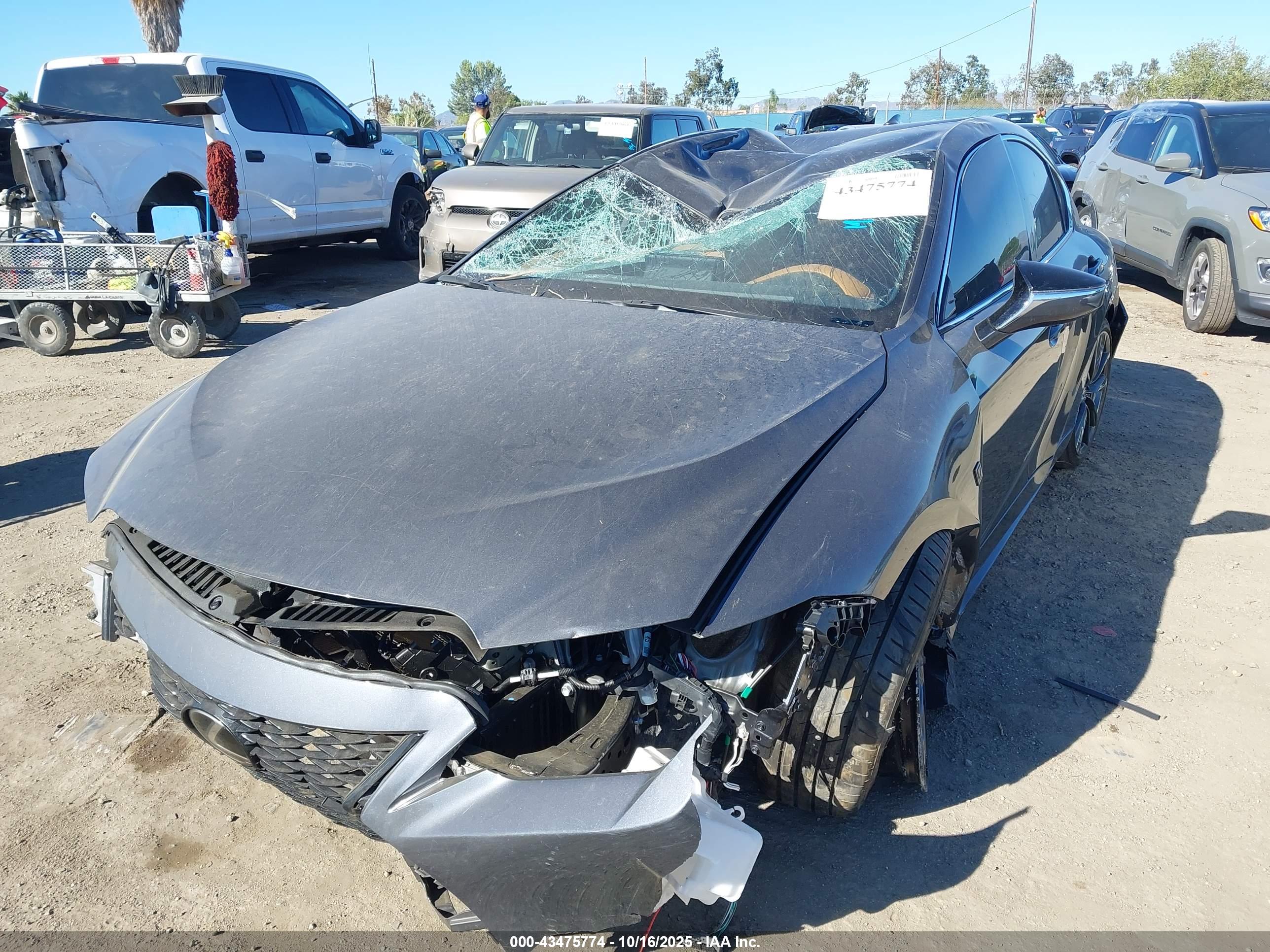 LEXUS IS image 2