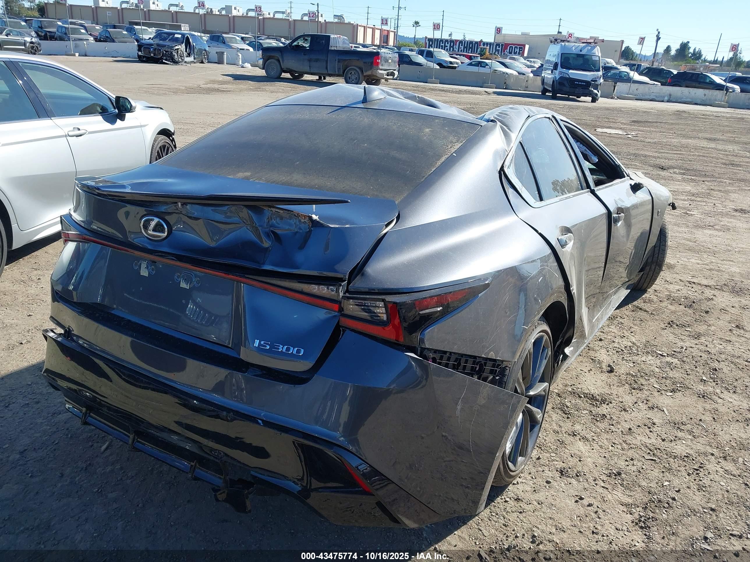 LEXUS IS image 4