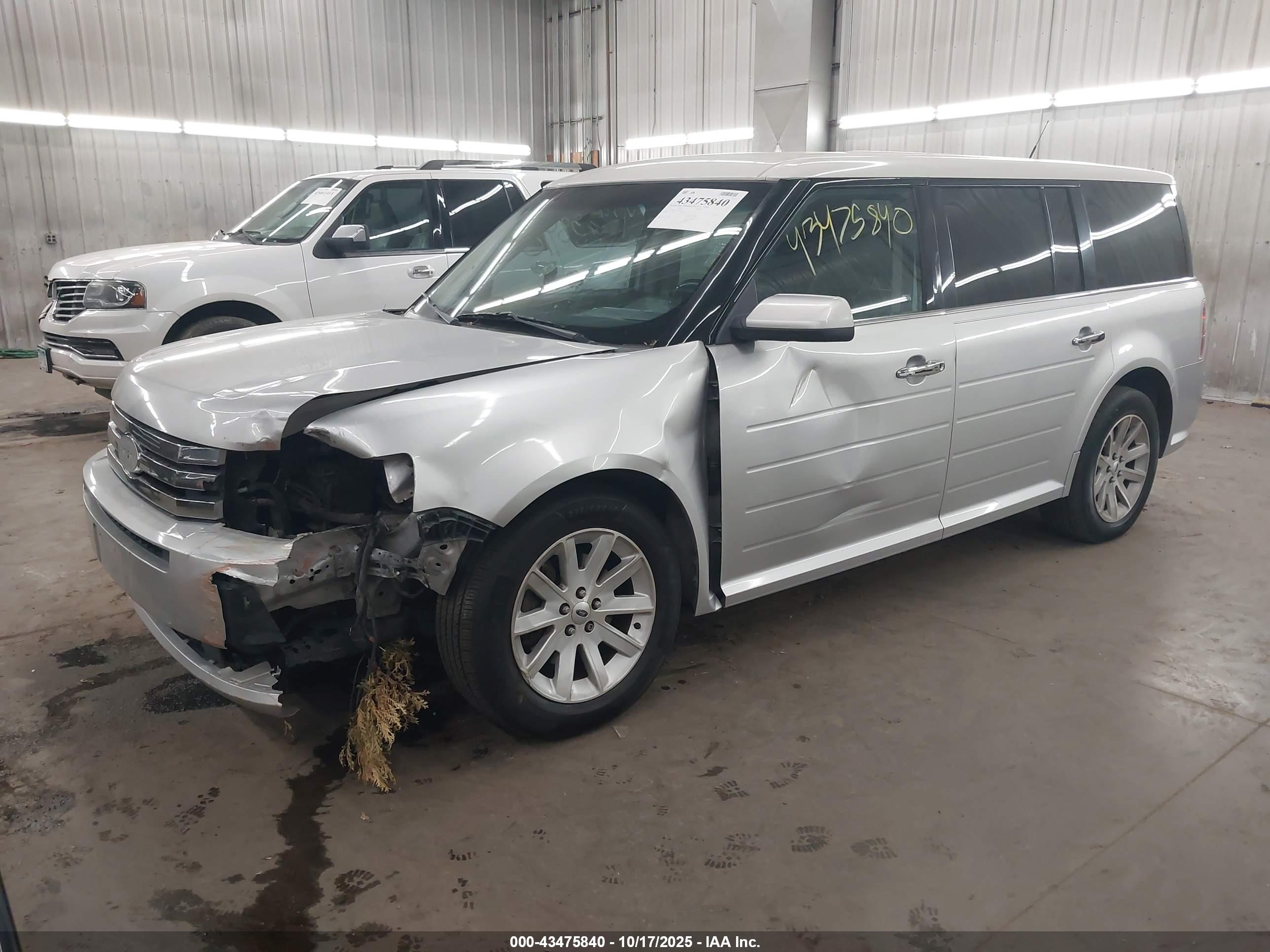 FORD FLEX image 2