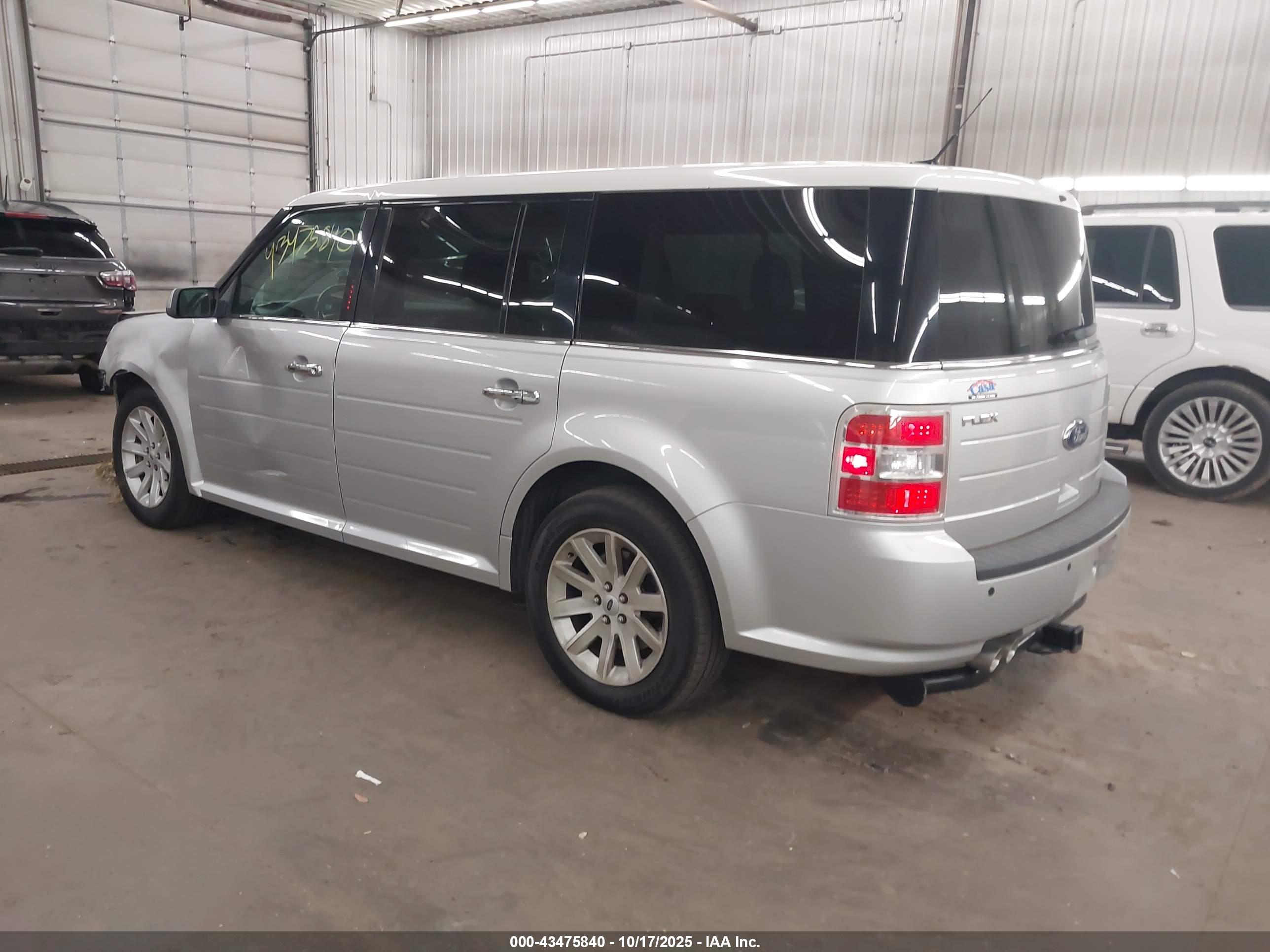 FORD FLEX image 3