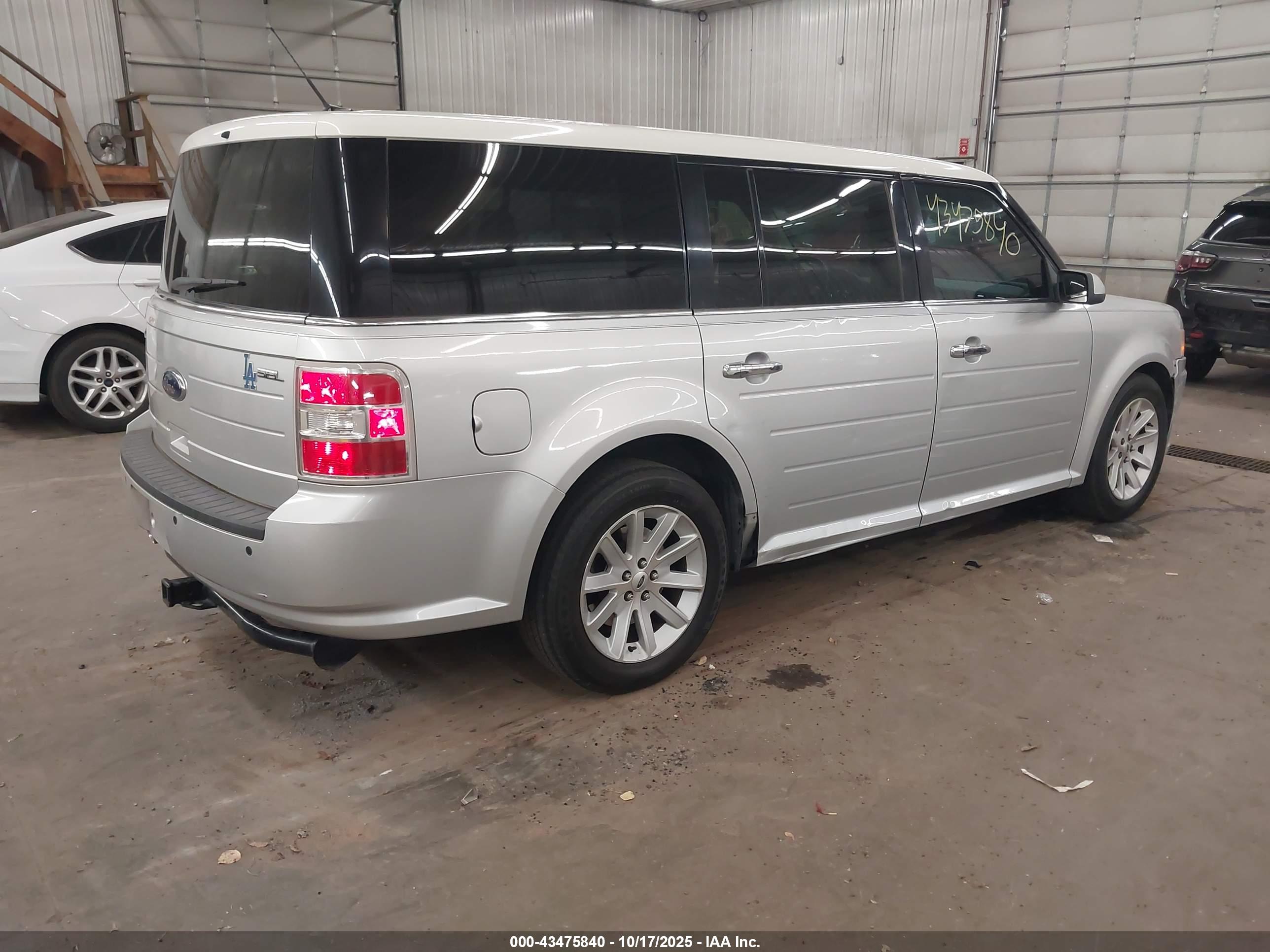 FORD FLEX image 4