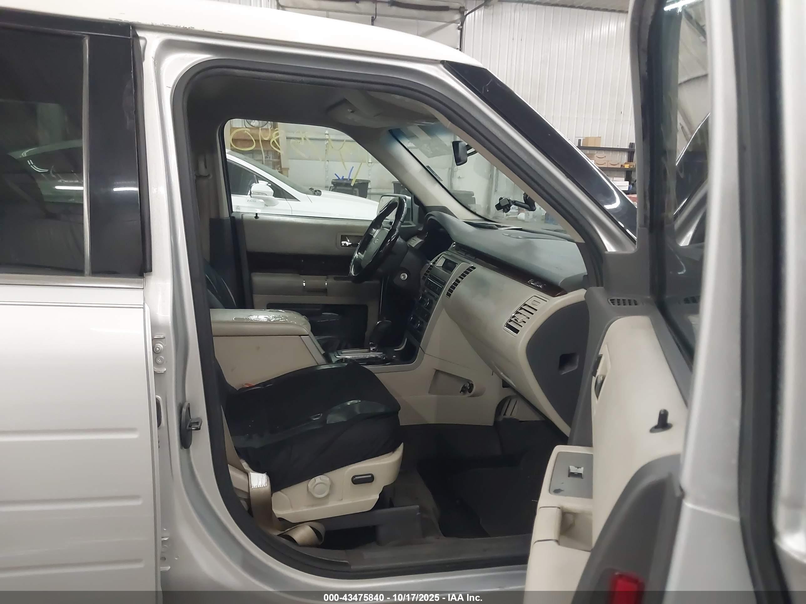FORD FLEX image 5