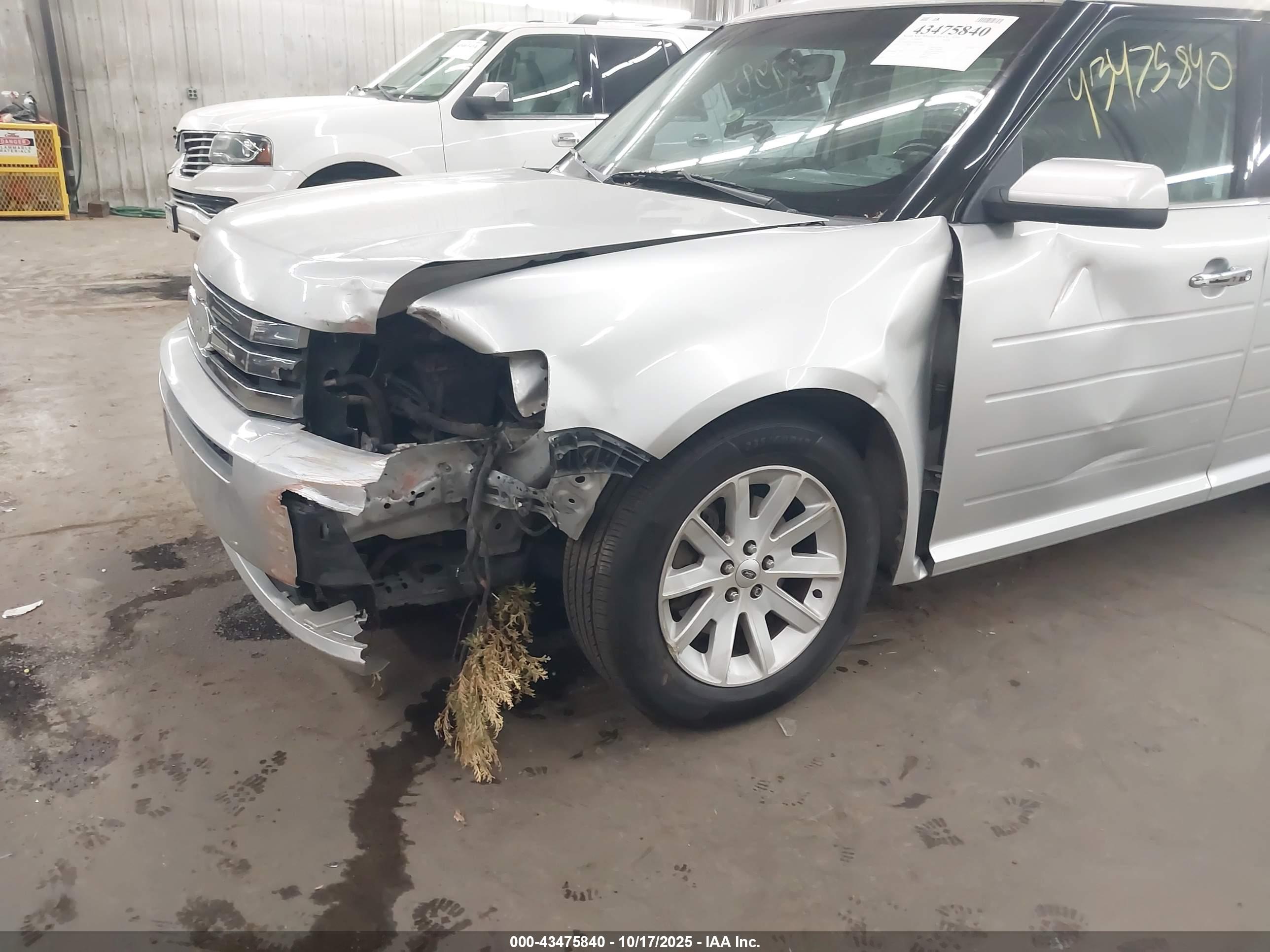 FORD FLEX image 6