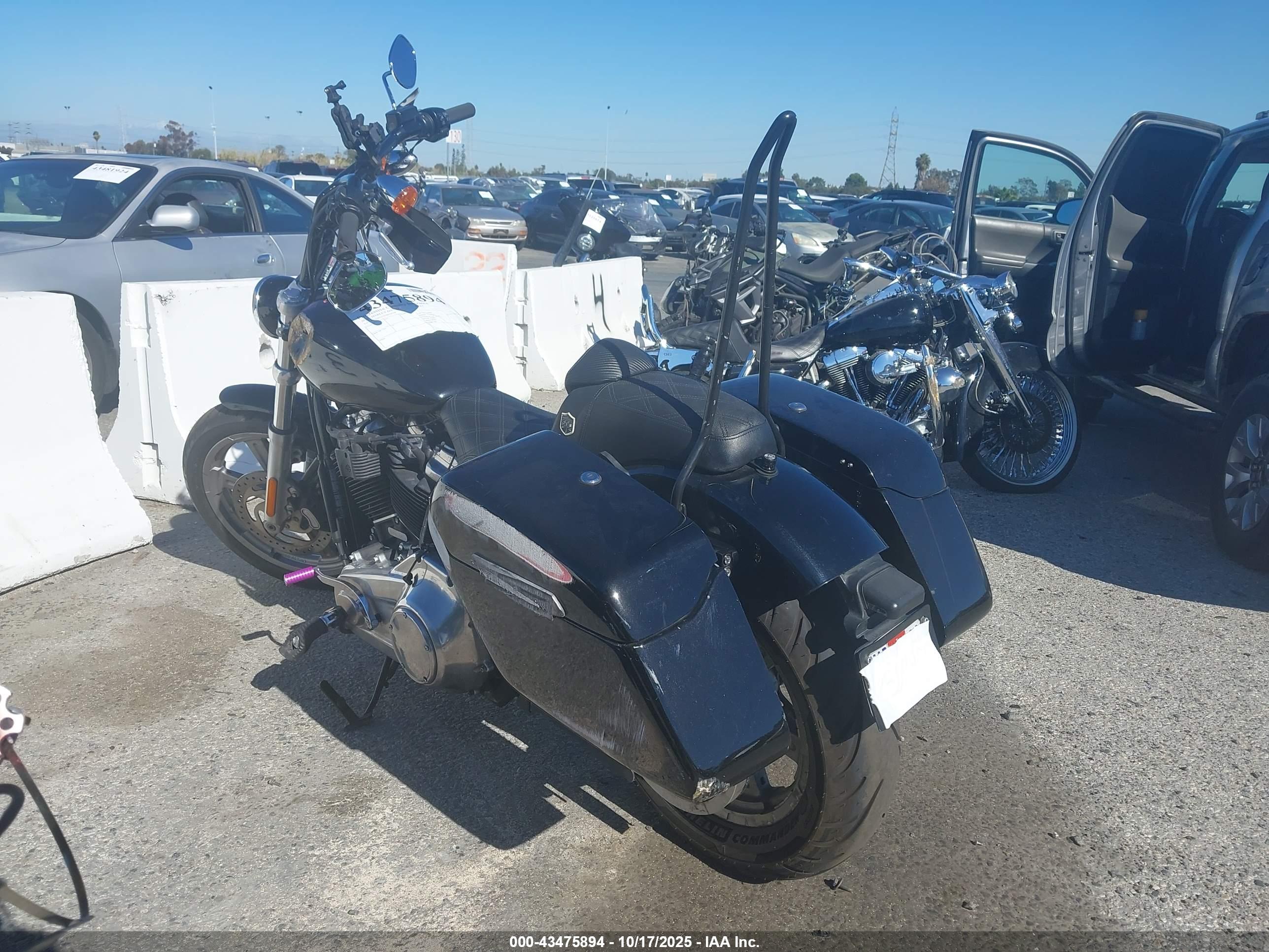 HARLEY-DAVIDSON FXST image 3