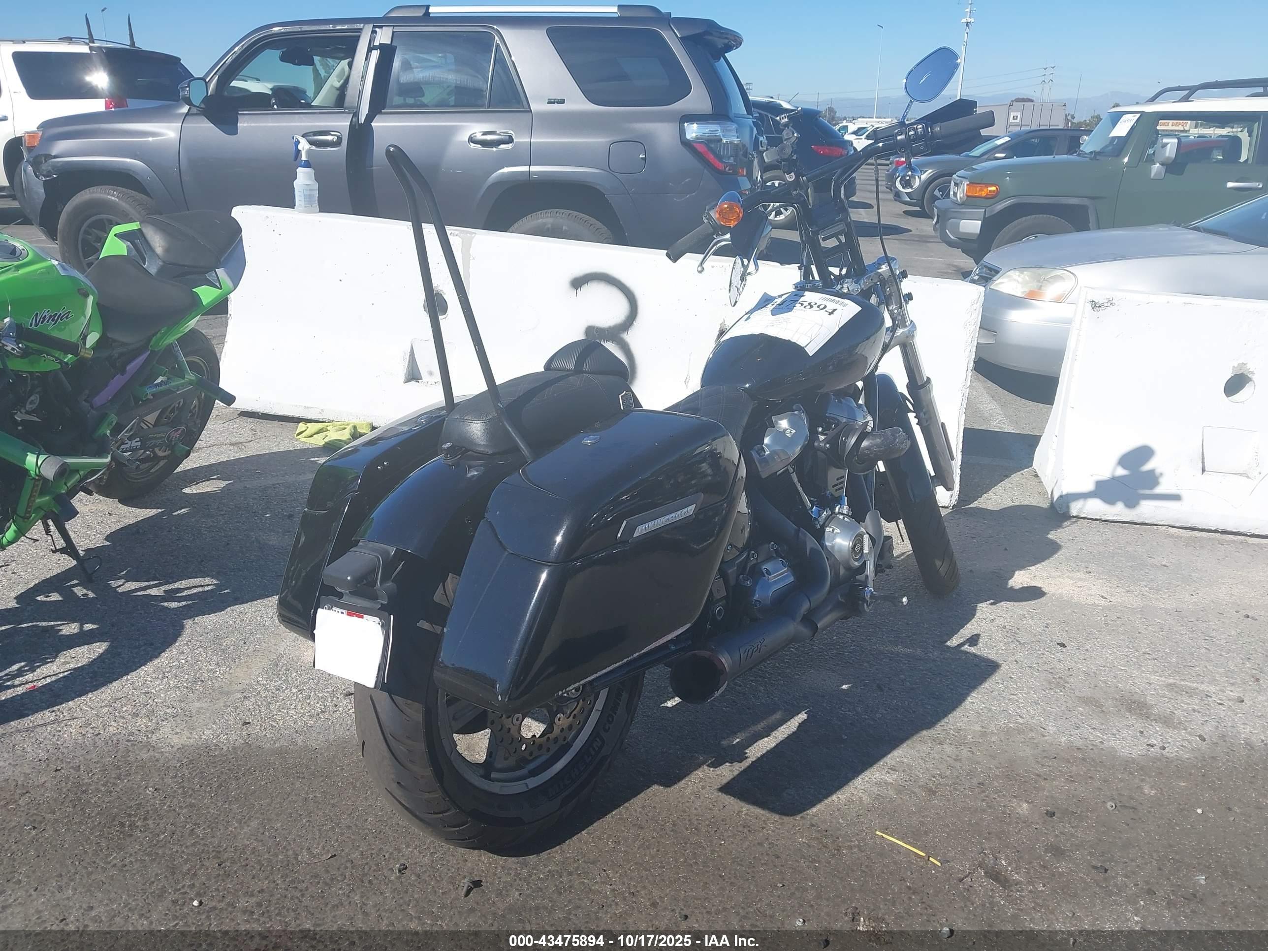 HARLEY-DAVIDSON FXST image 4