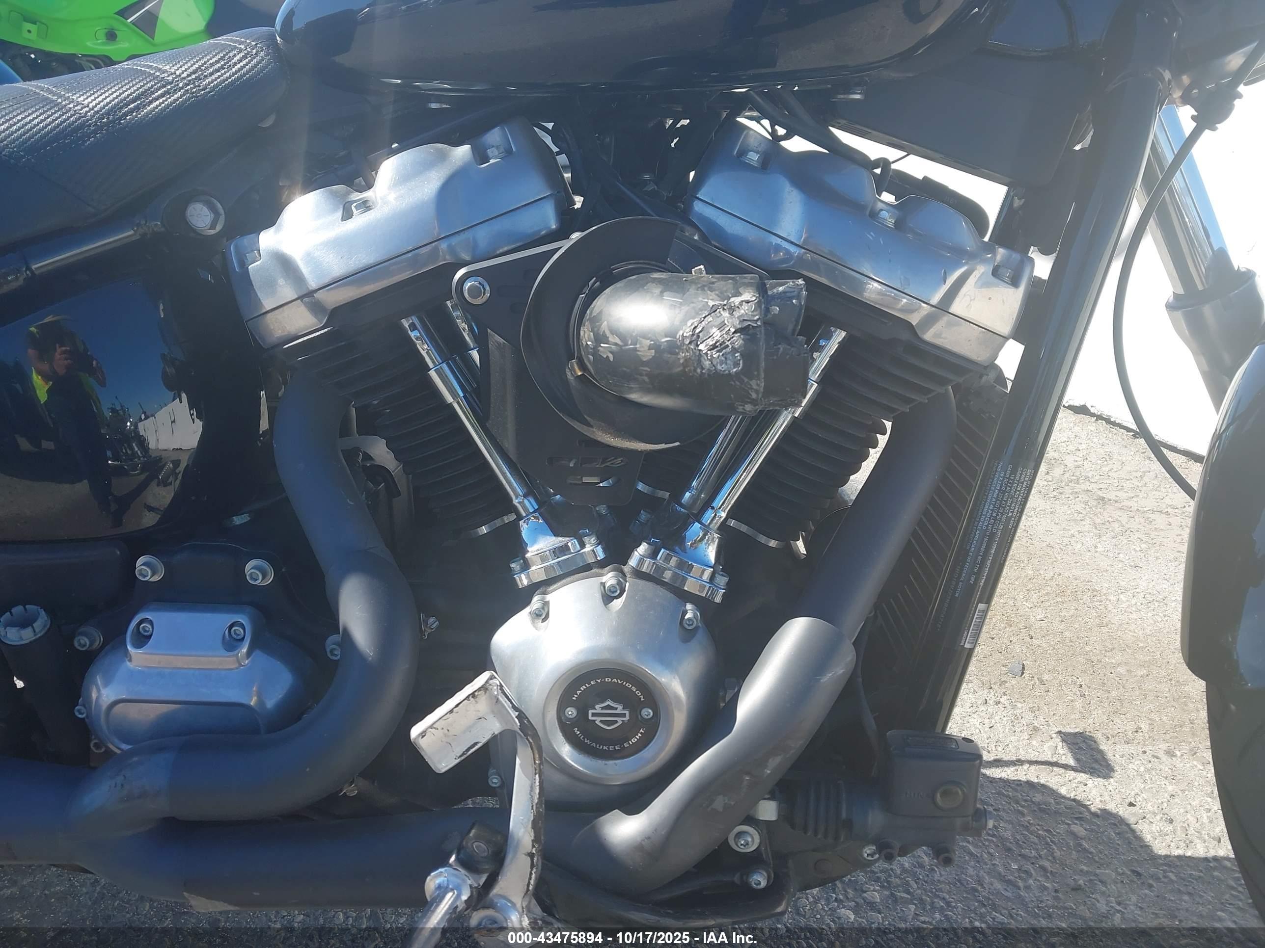 HARLEY-DAVIDSON FXST image 8