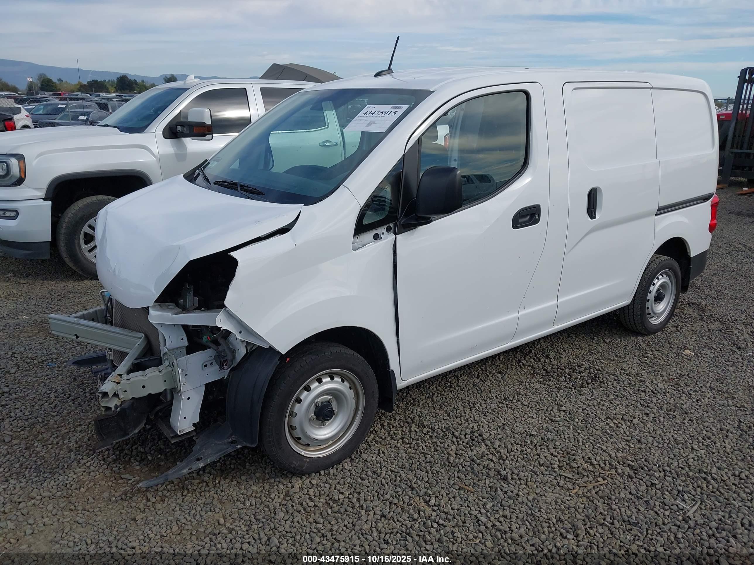 NISSAN NV200 image 2