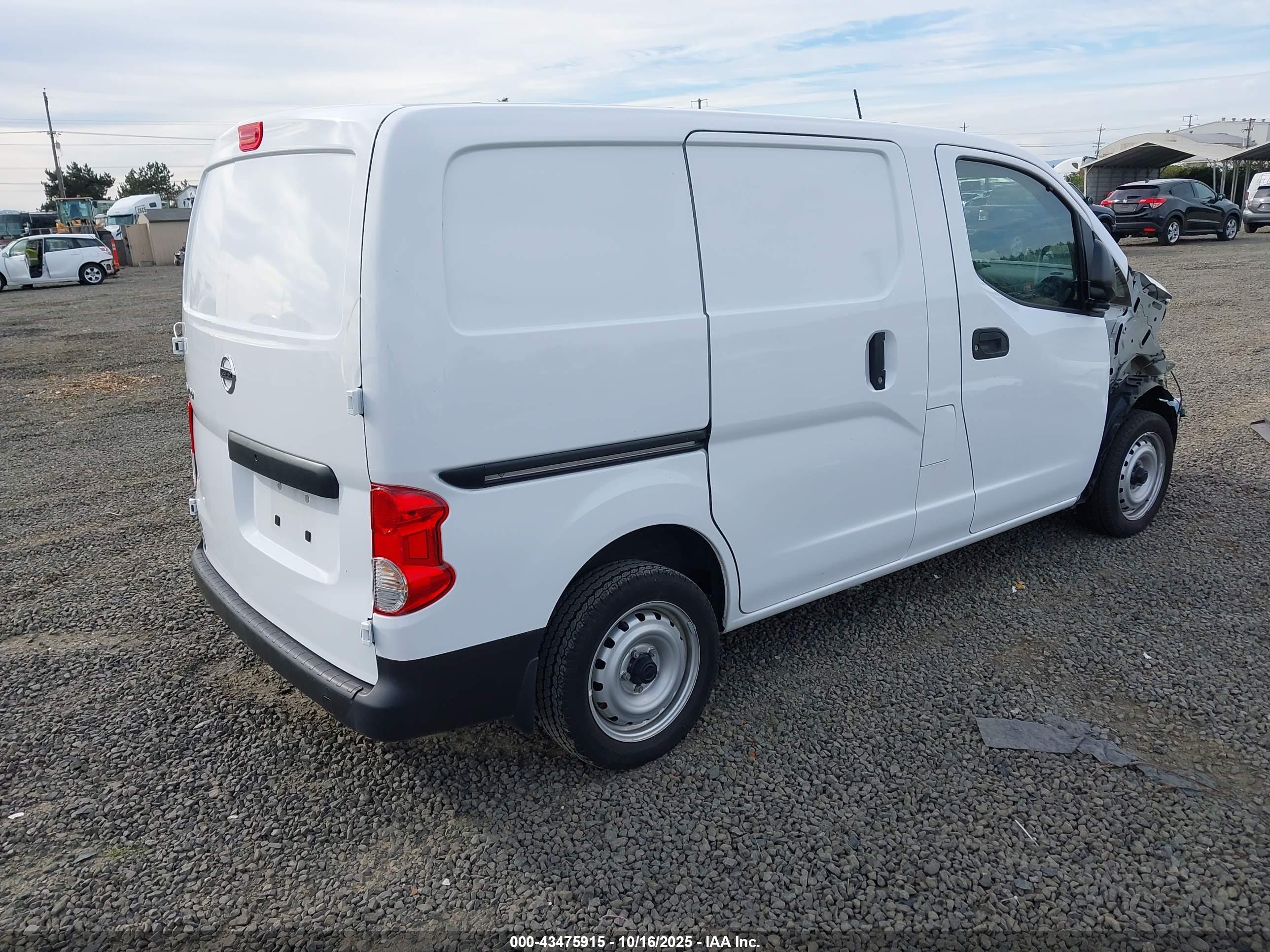 NISSAN NV200 image 4