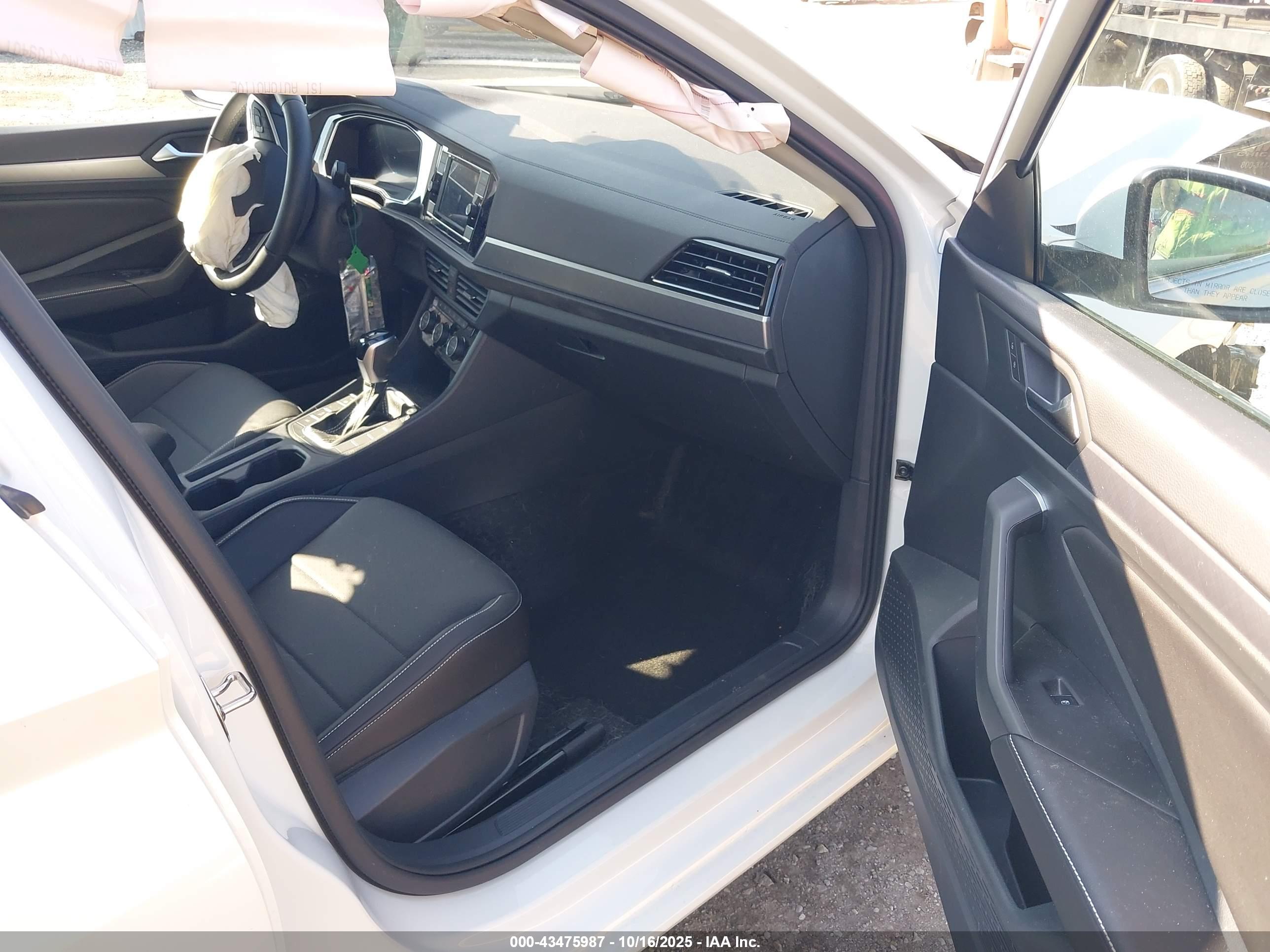 VOLKSWAGEN JETTA image 5