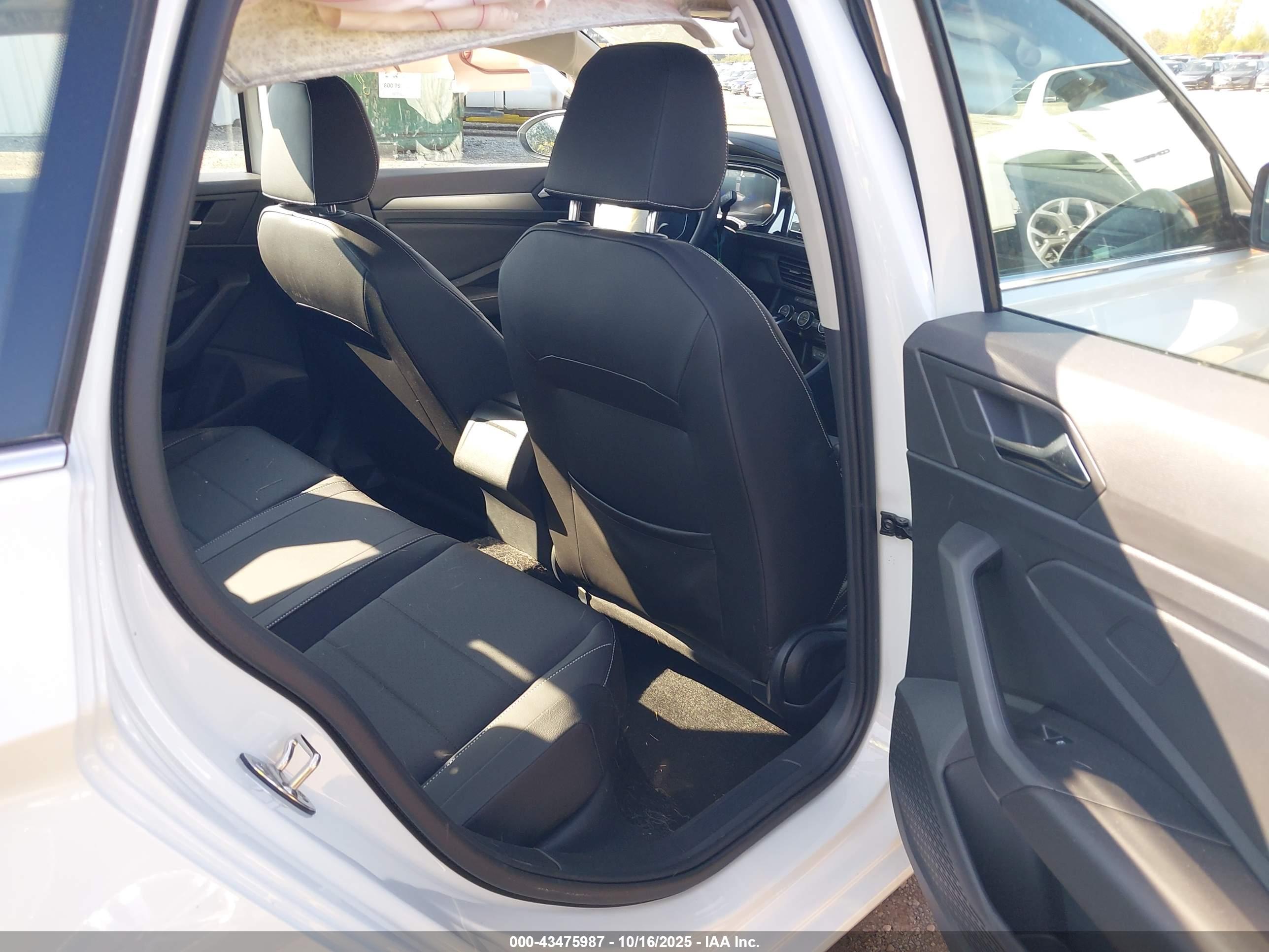 VOLKSWAGEN JETTA image 8