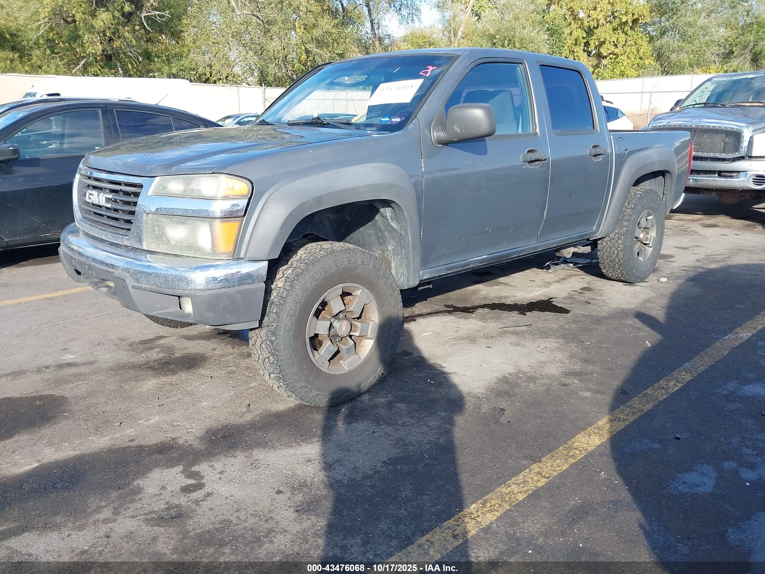 GMC CANYON image 2