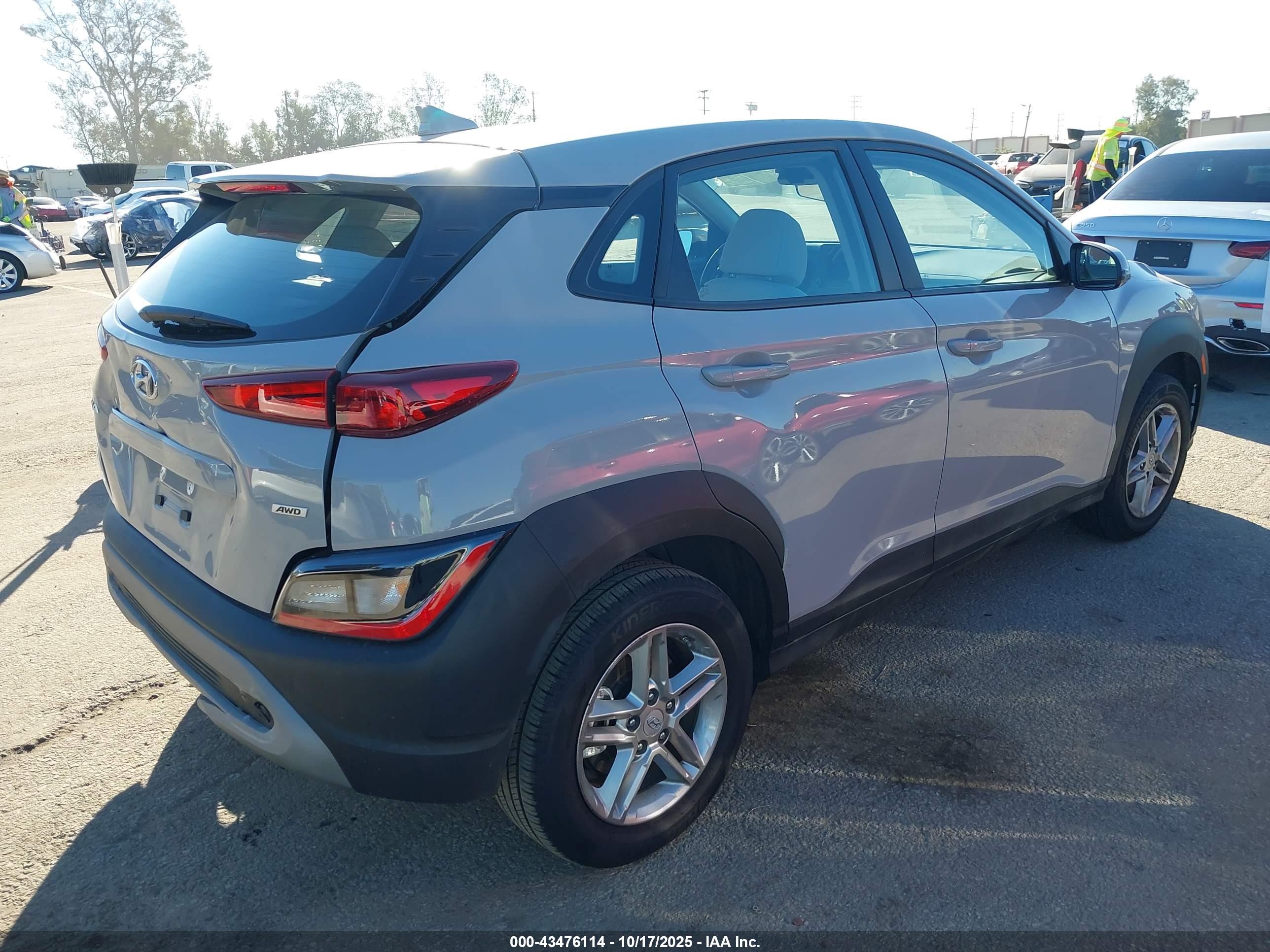 HYUNDAI KONA image 4
