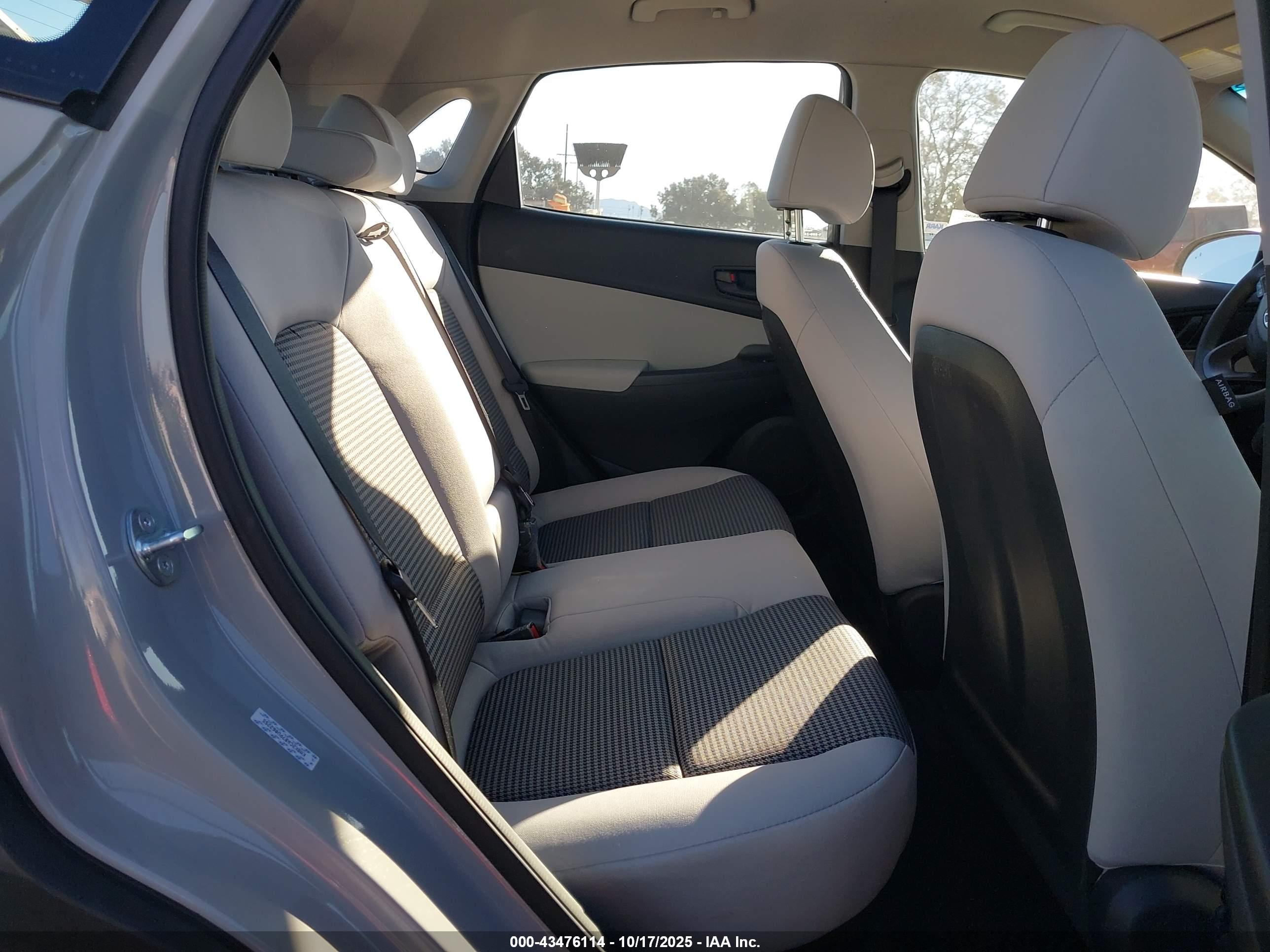 HYUNDAI KONA image 8