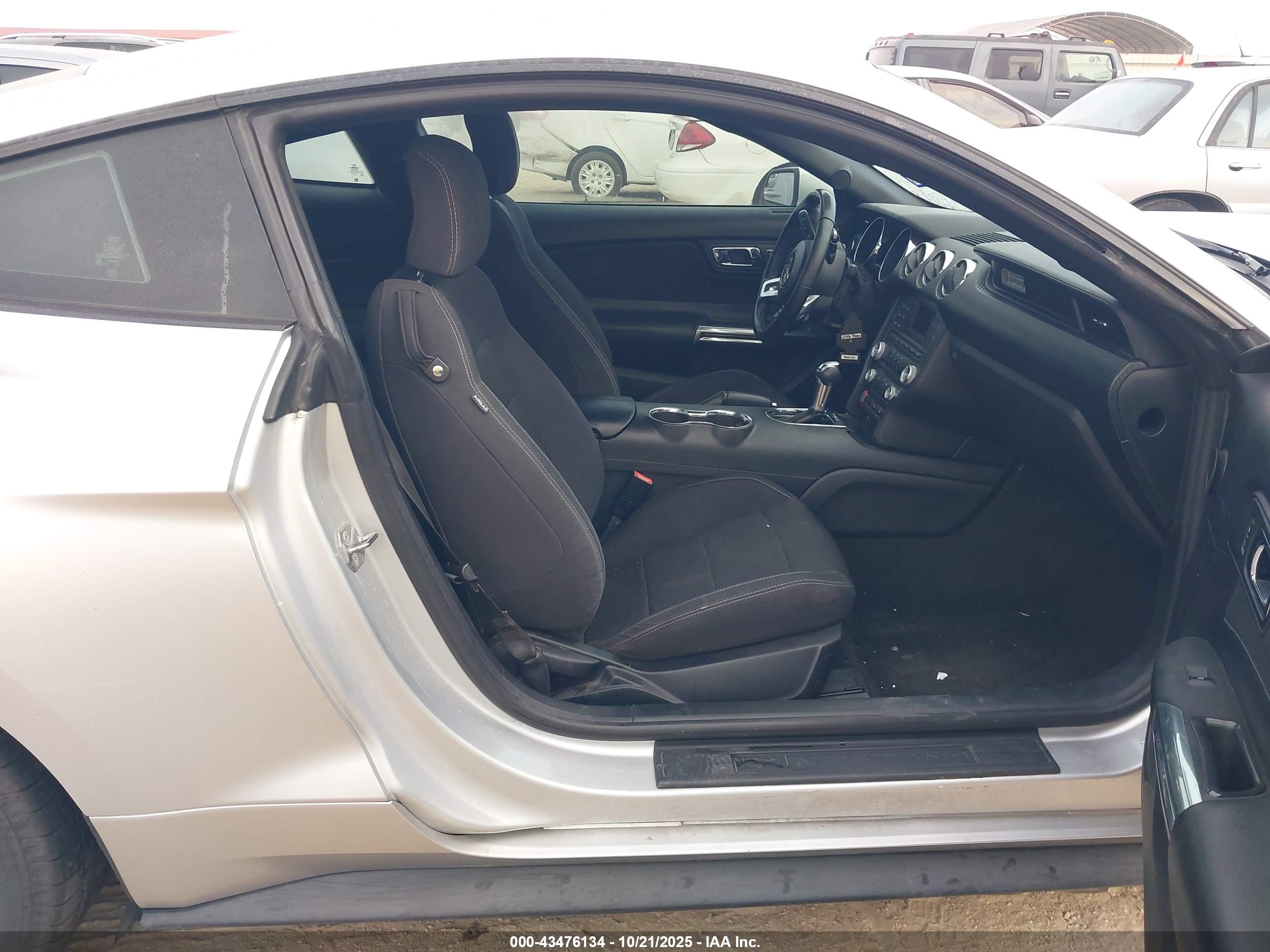 FORD MUSTANG image 5