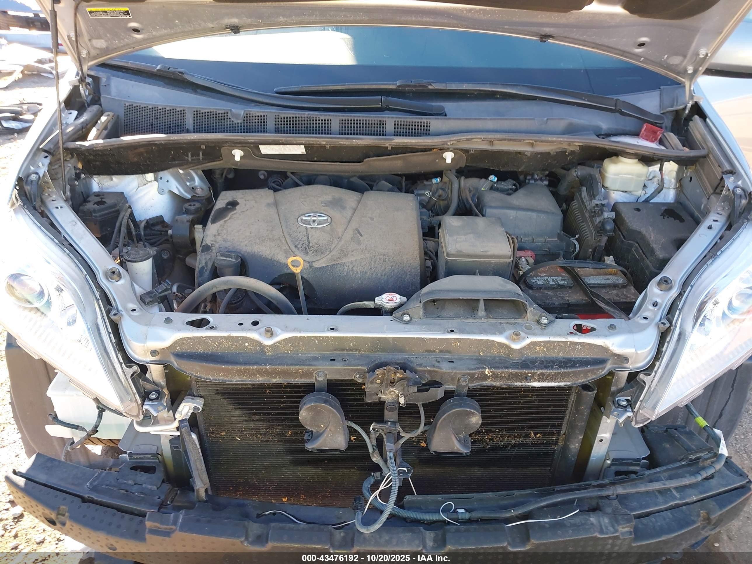 TOYOTA SIENNA image 10