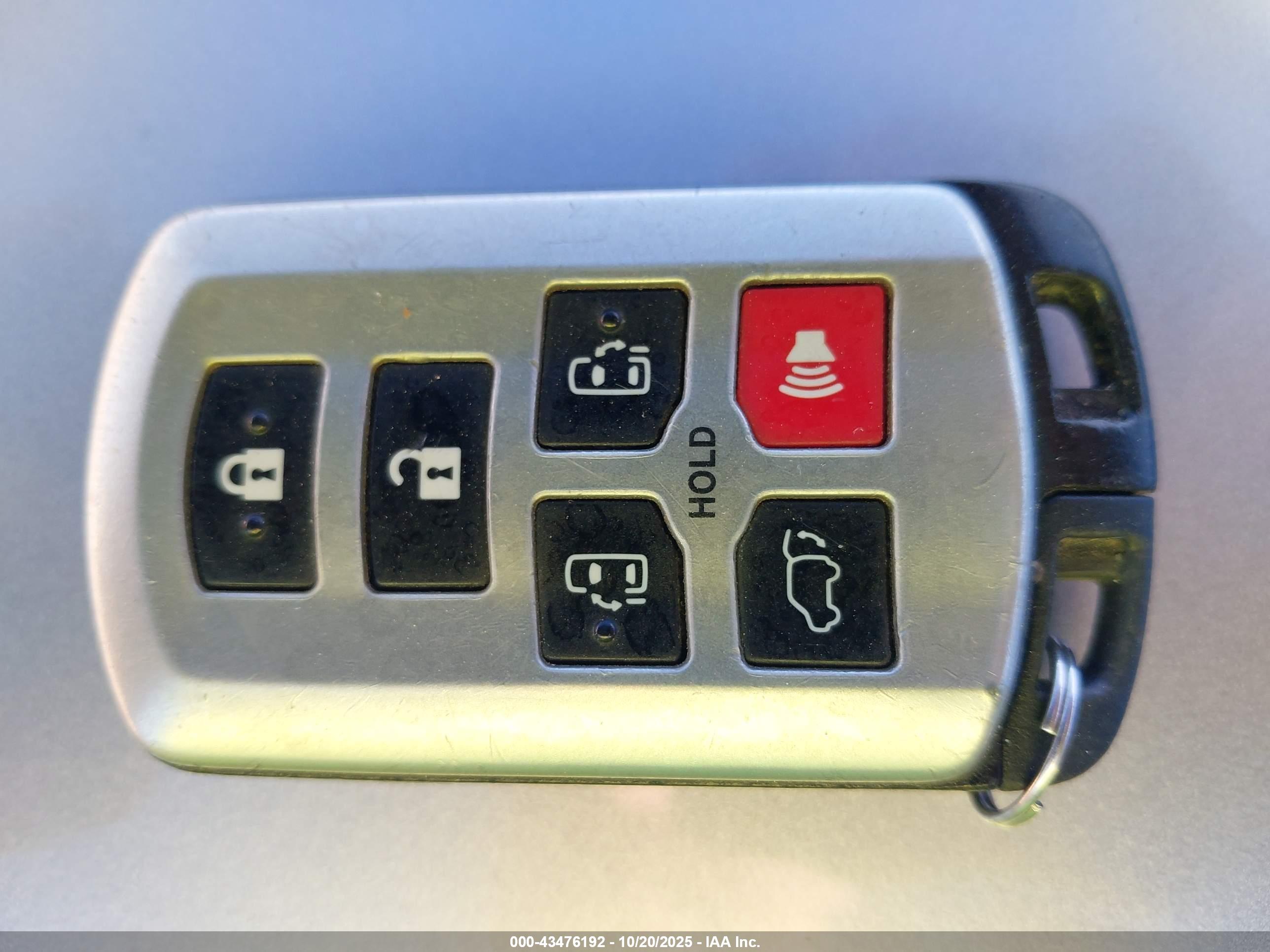 TOYOTA SIENNA image 11