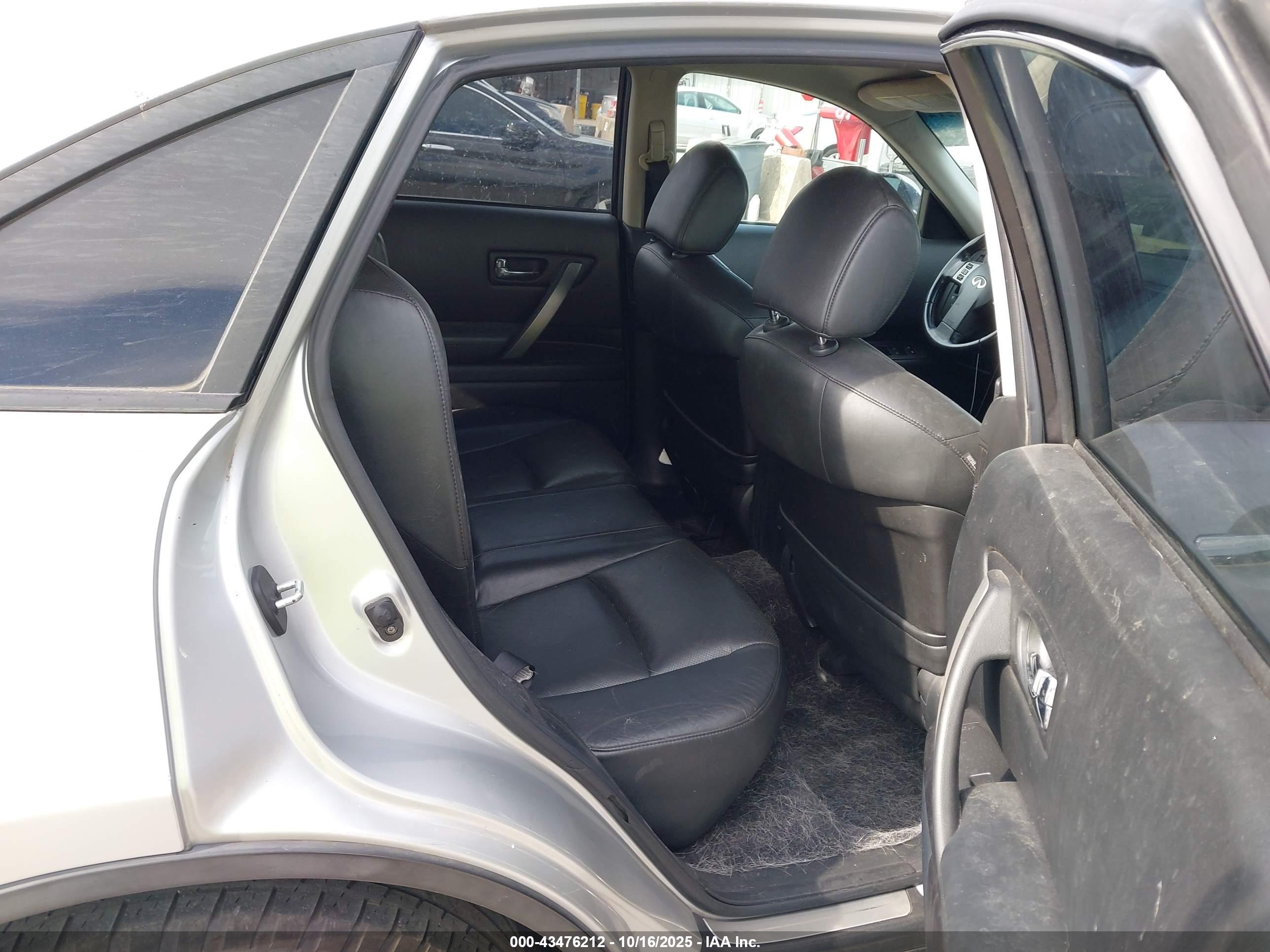INFINITI FX35 image 8