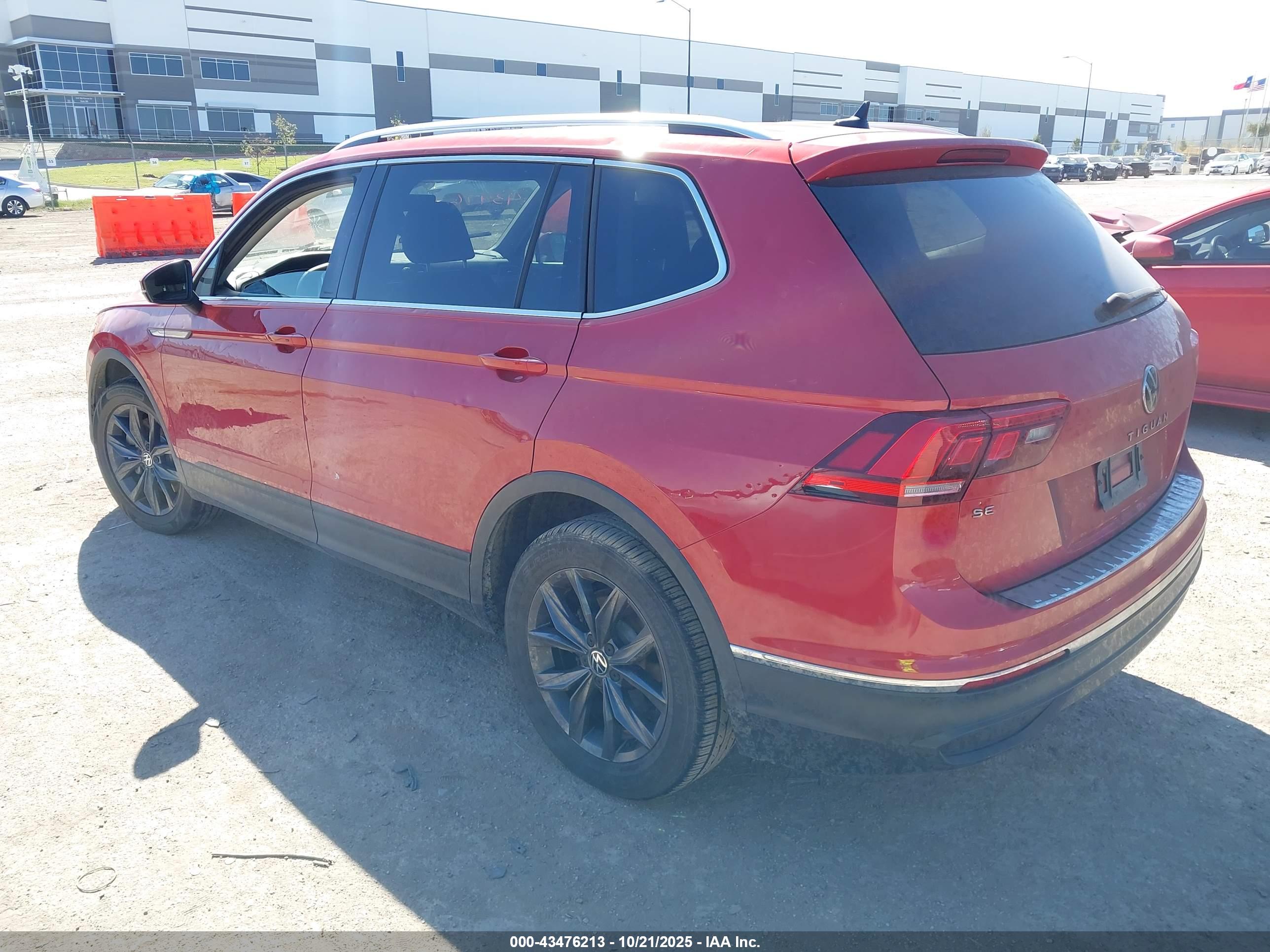 VOLKSWAGEN TIGUAN image 3