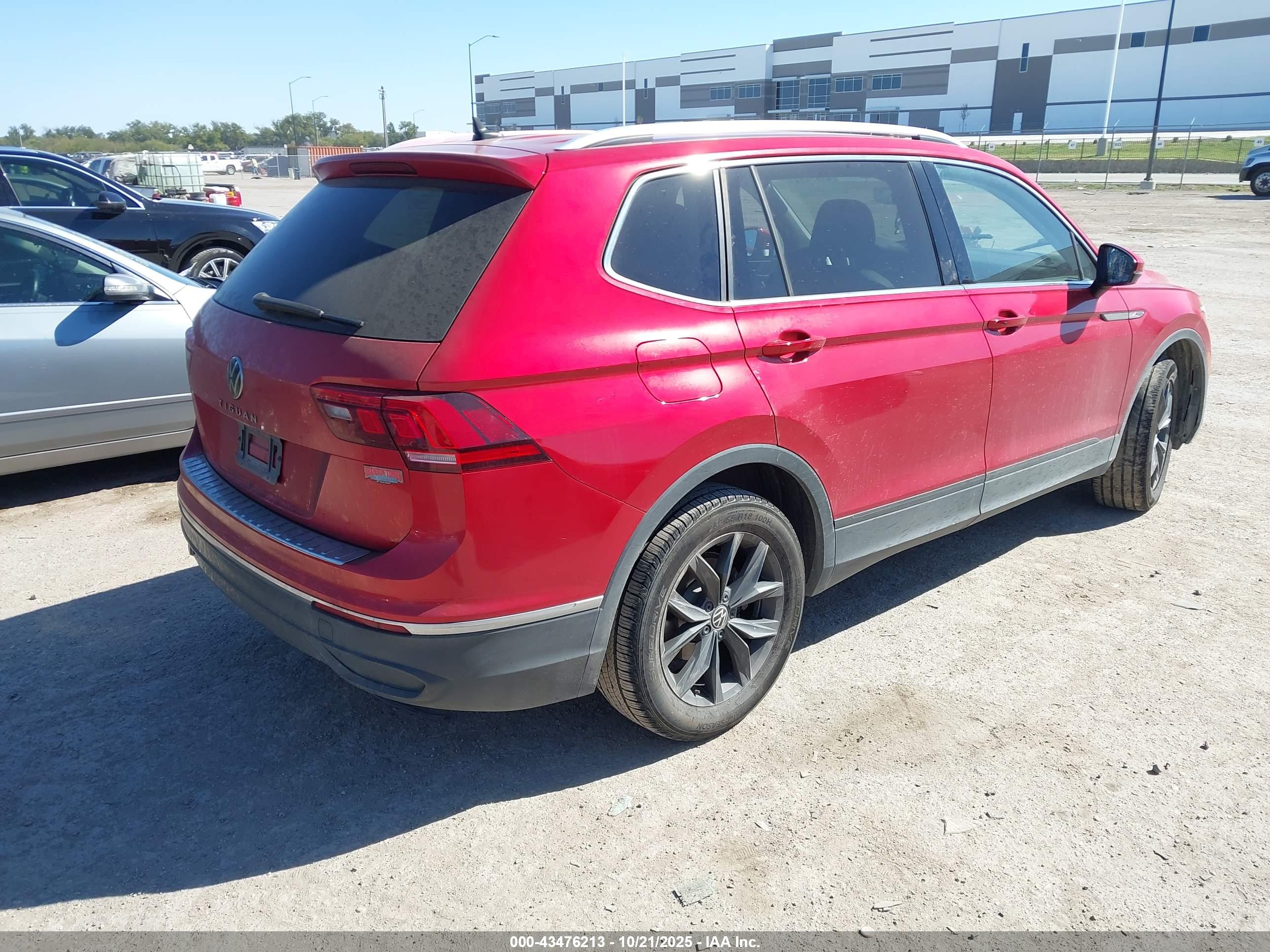 VOLKSWAGEN TIGUAN image 4