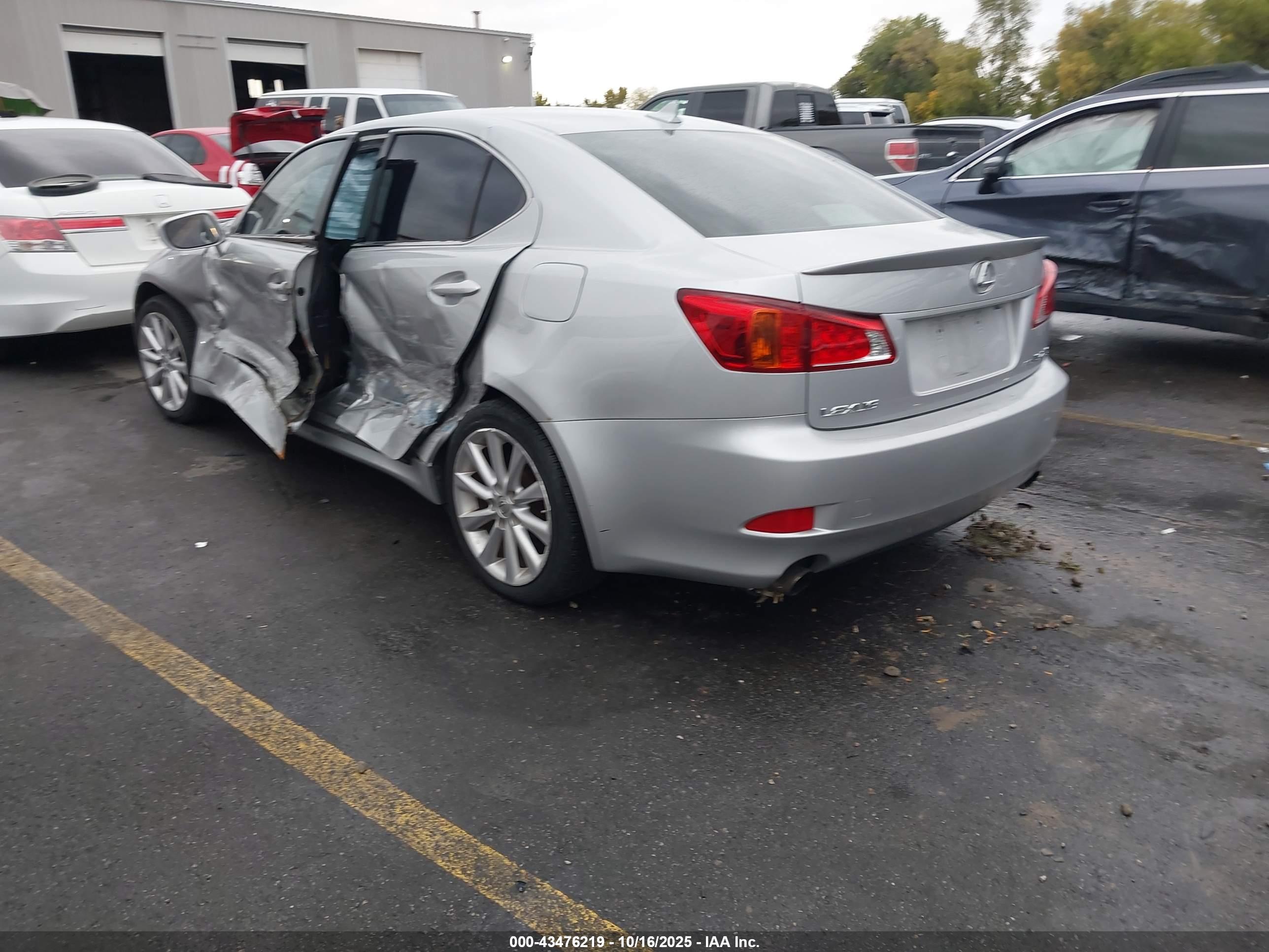 LEXUS IS image 3