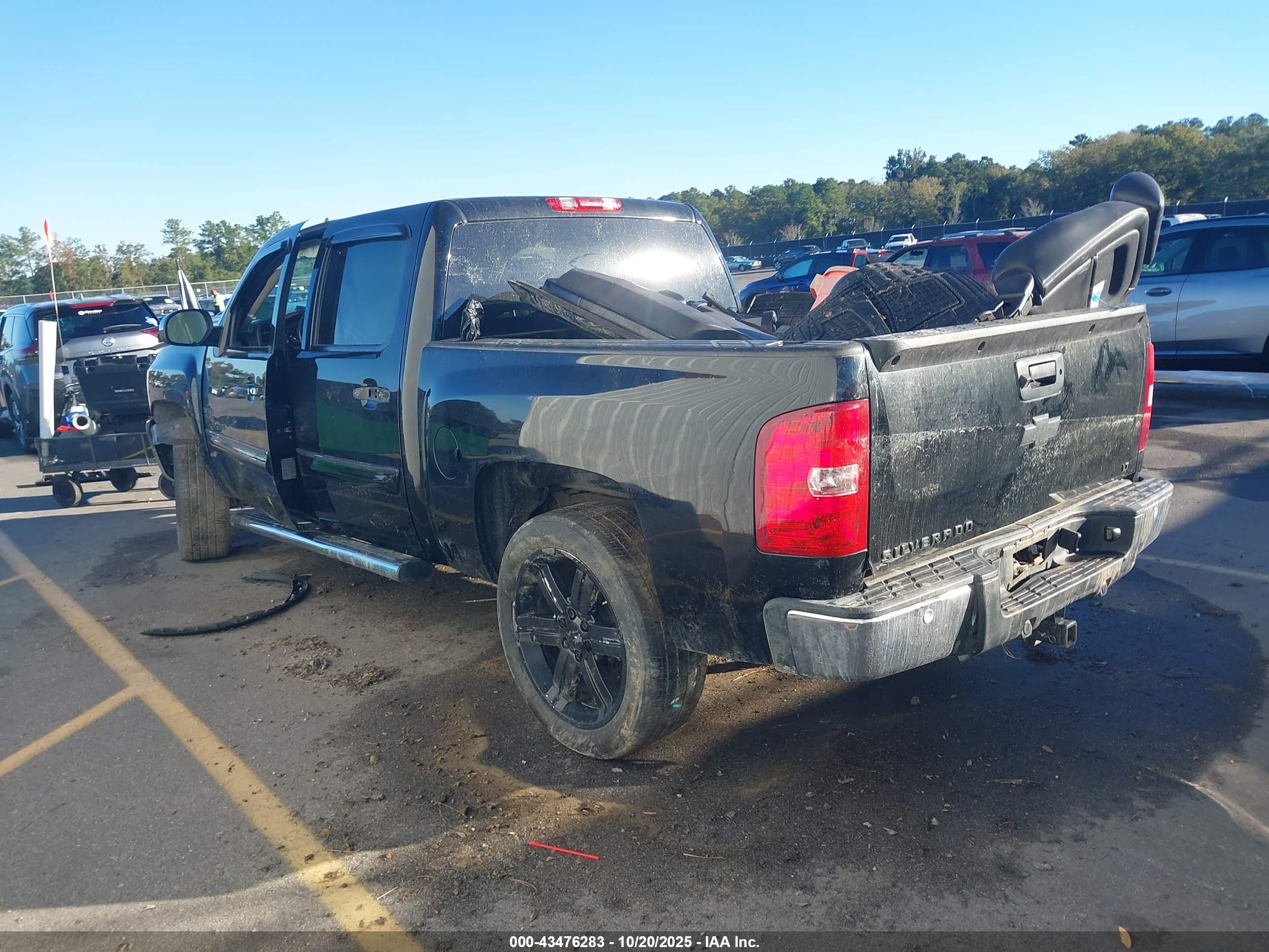 CHEVROLET SILVERADO image 3