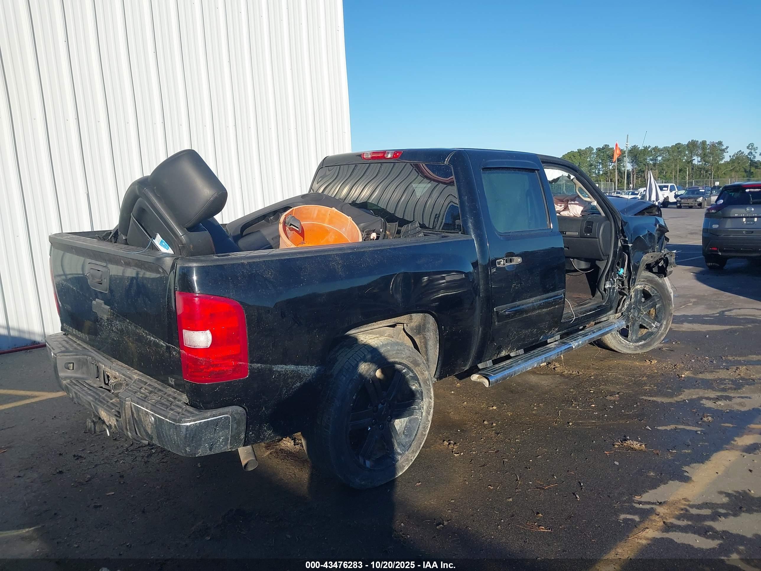 CHEVROLET SILVERADO image 4