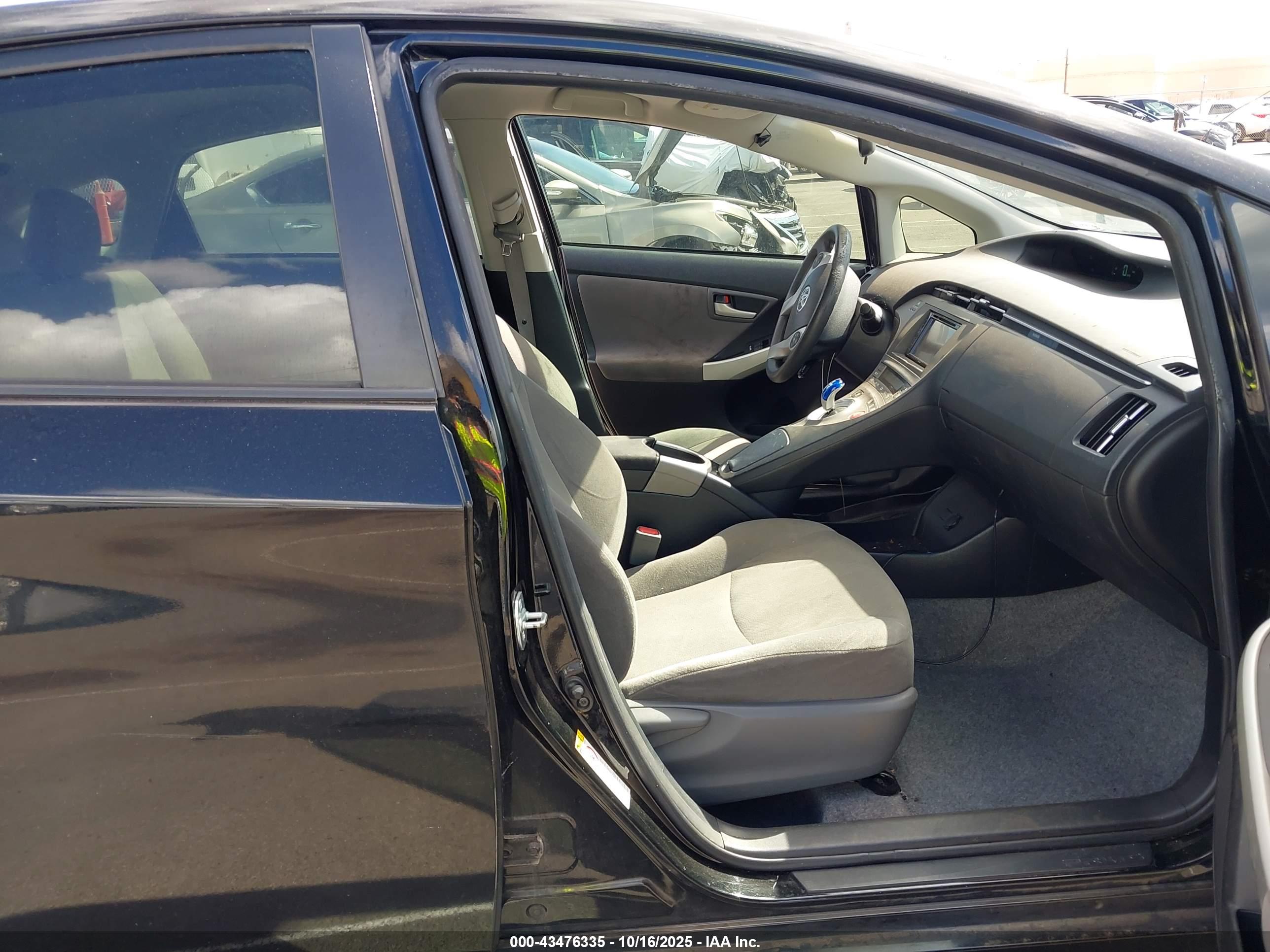 TOYOTA PRIUS image 5