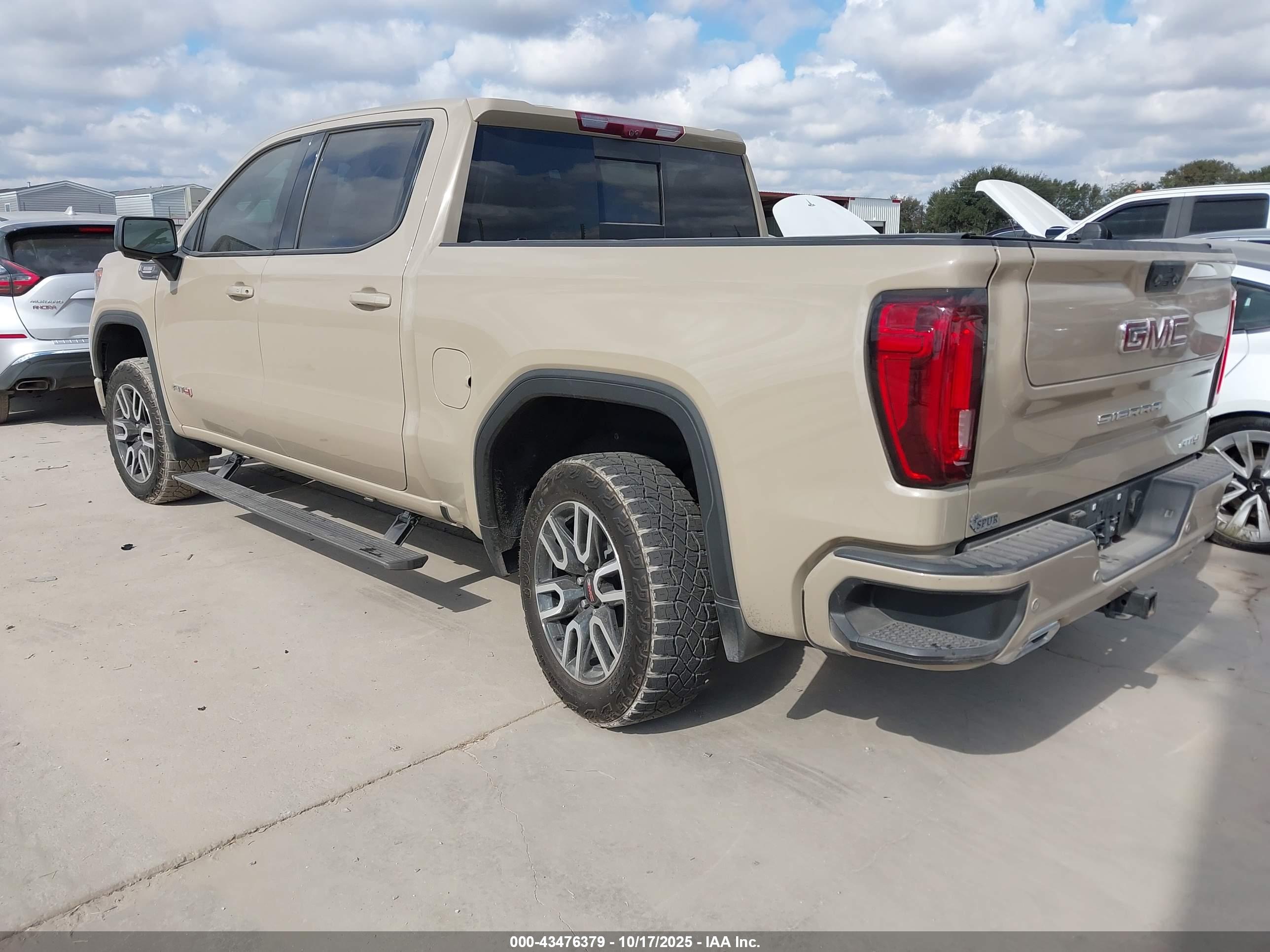 GMC SIERRA image 3