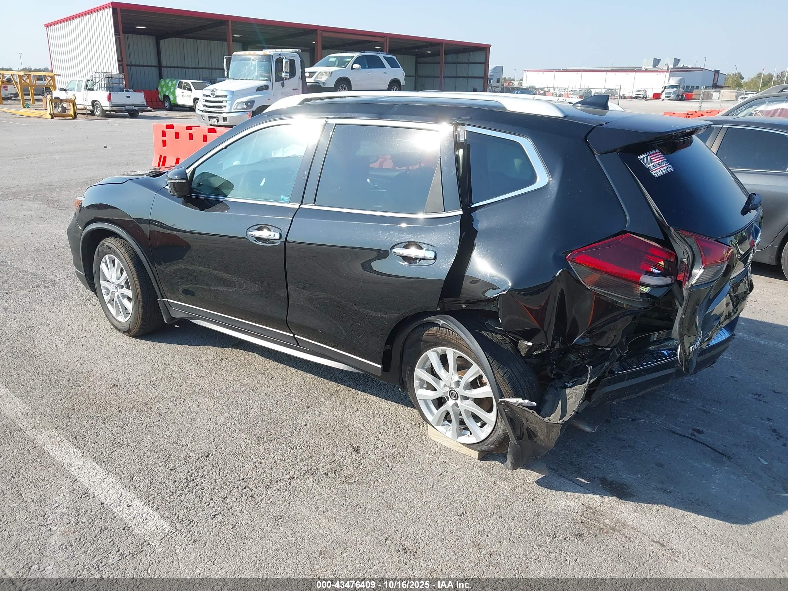 NISSAN ROGUE image 3