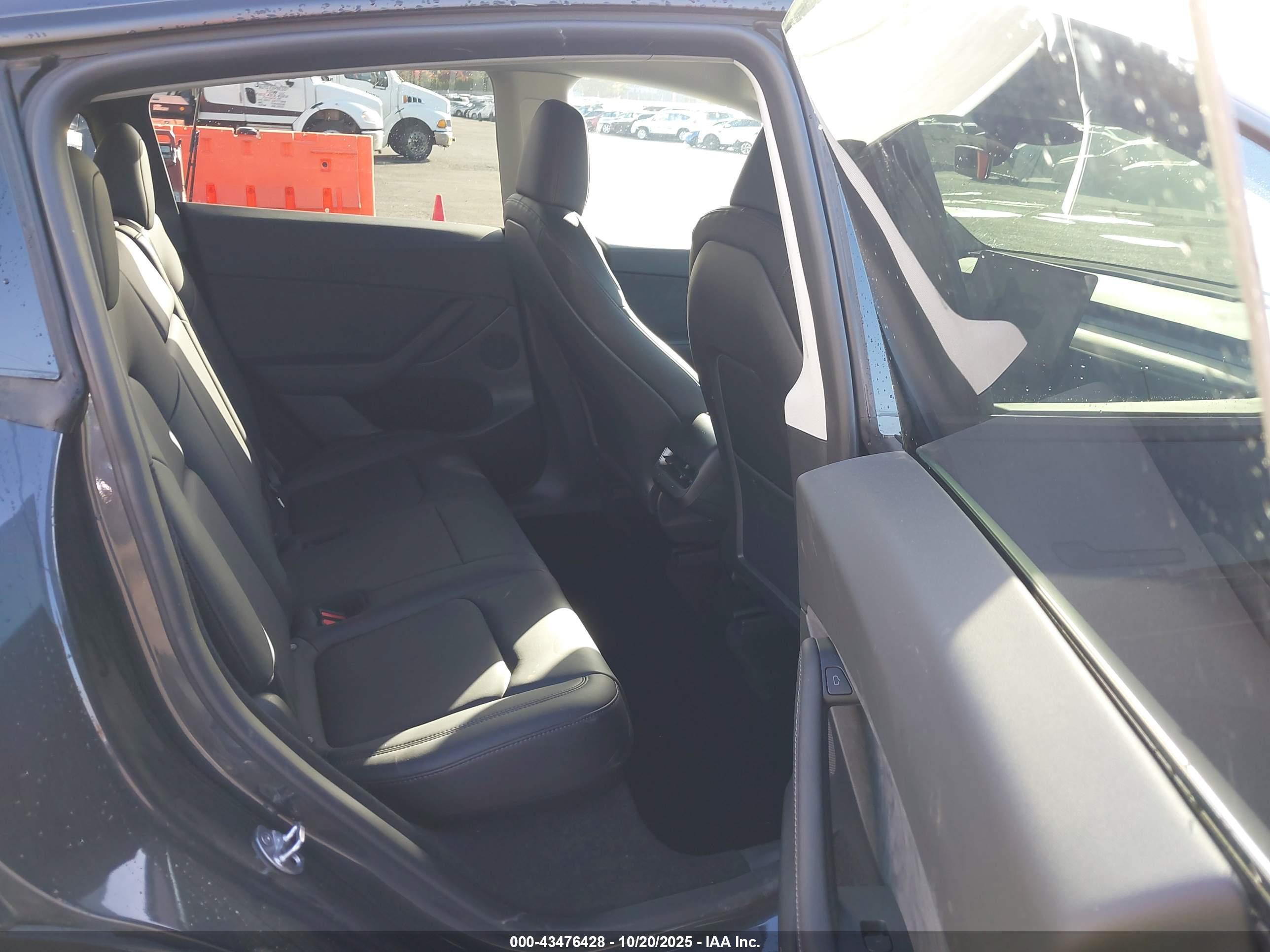 TESLA MODEL image 8