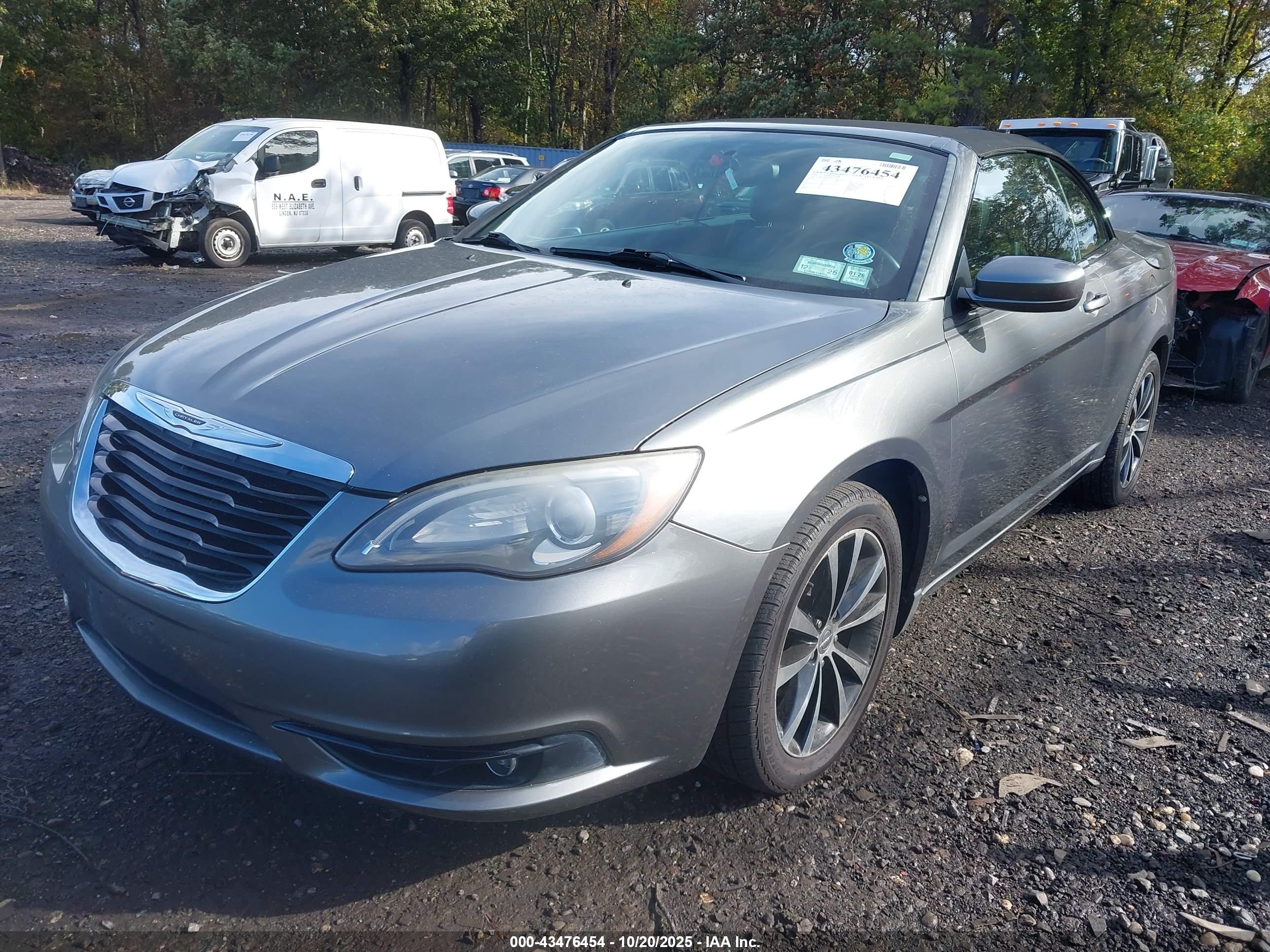 CHRYSLER 200 image 2