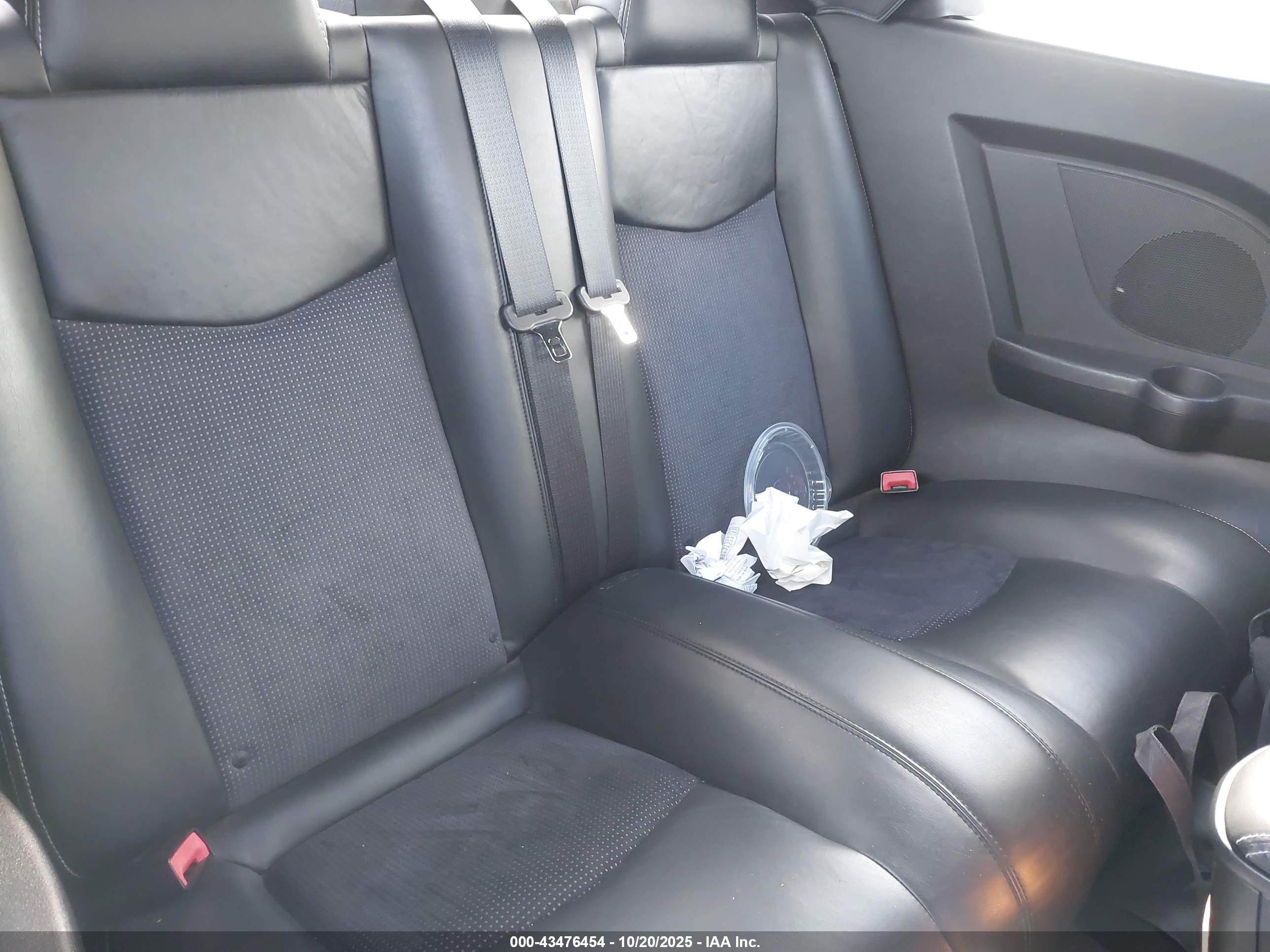 CHRYSLER 200 image 8