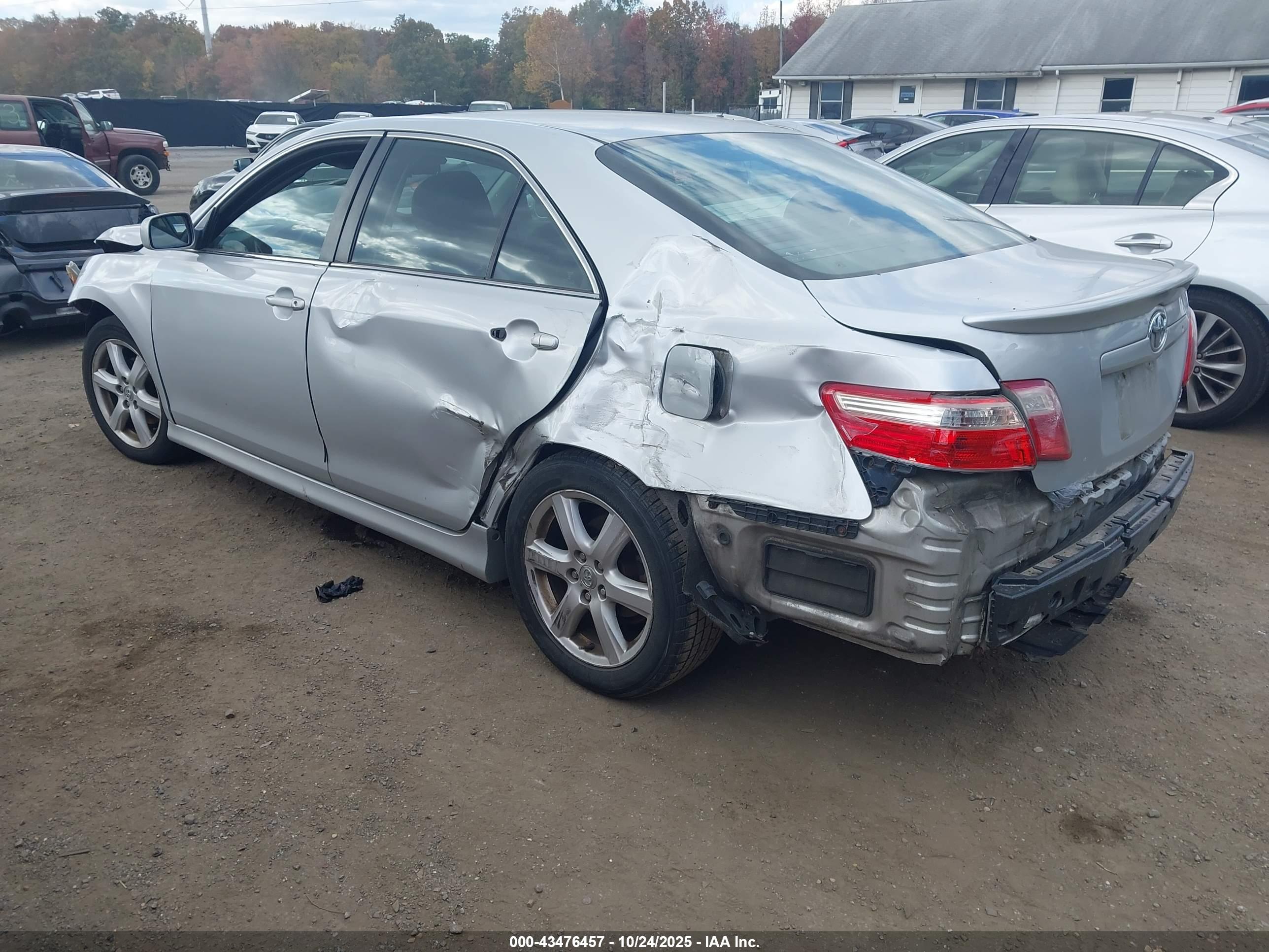 TOYOTA CAMRY image 3