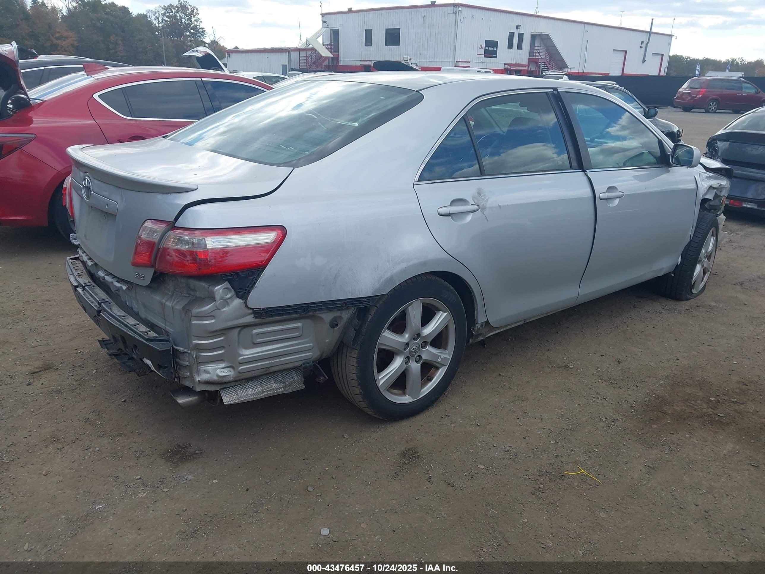 TOYOTA CAMRY image 4