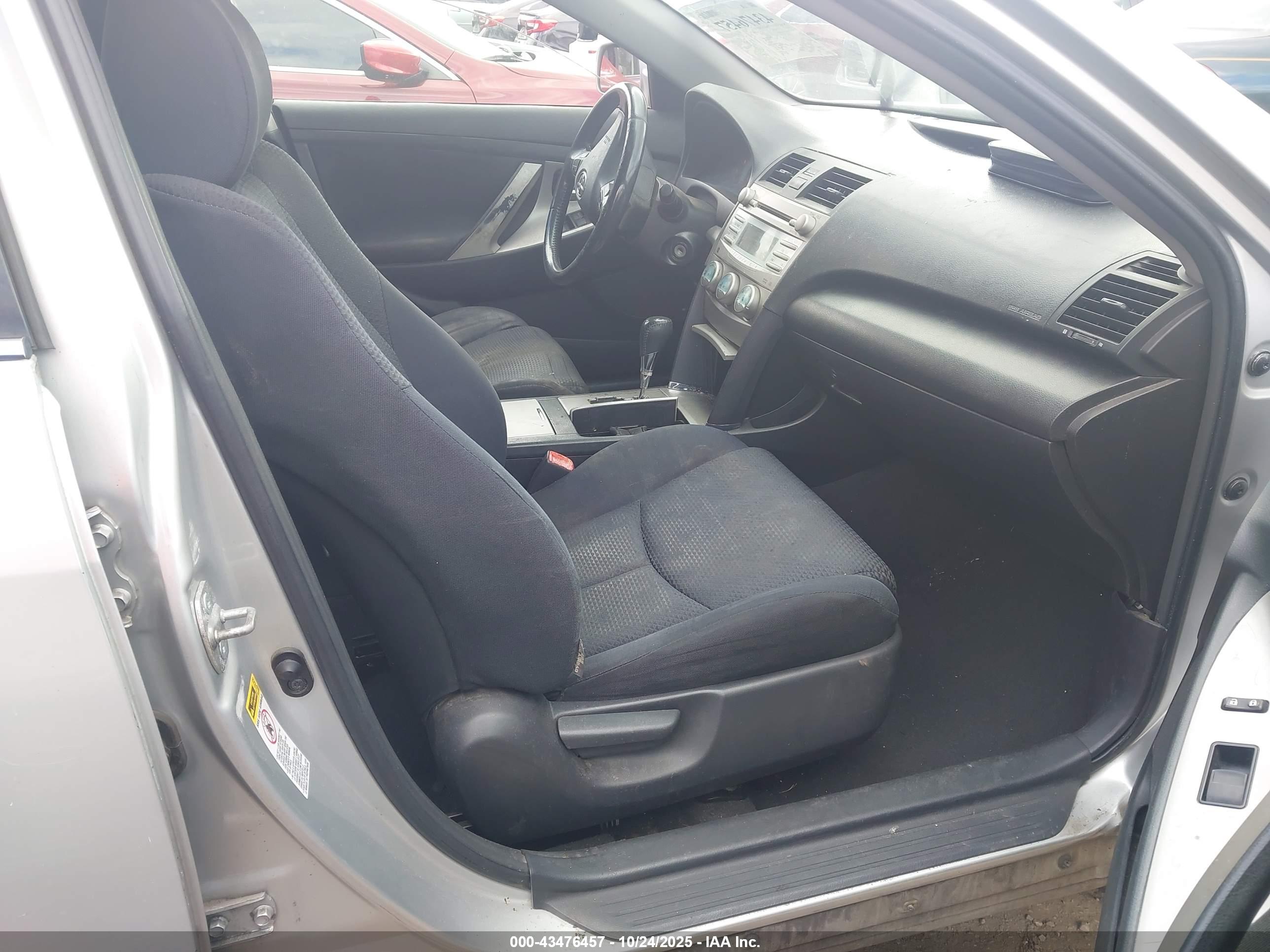 TOYOTA CAMRY image 5