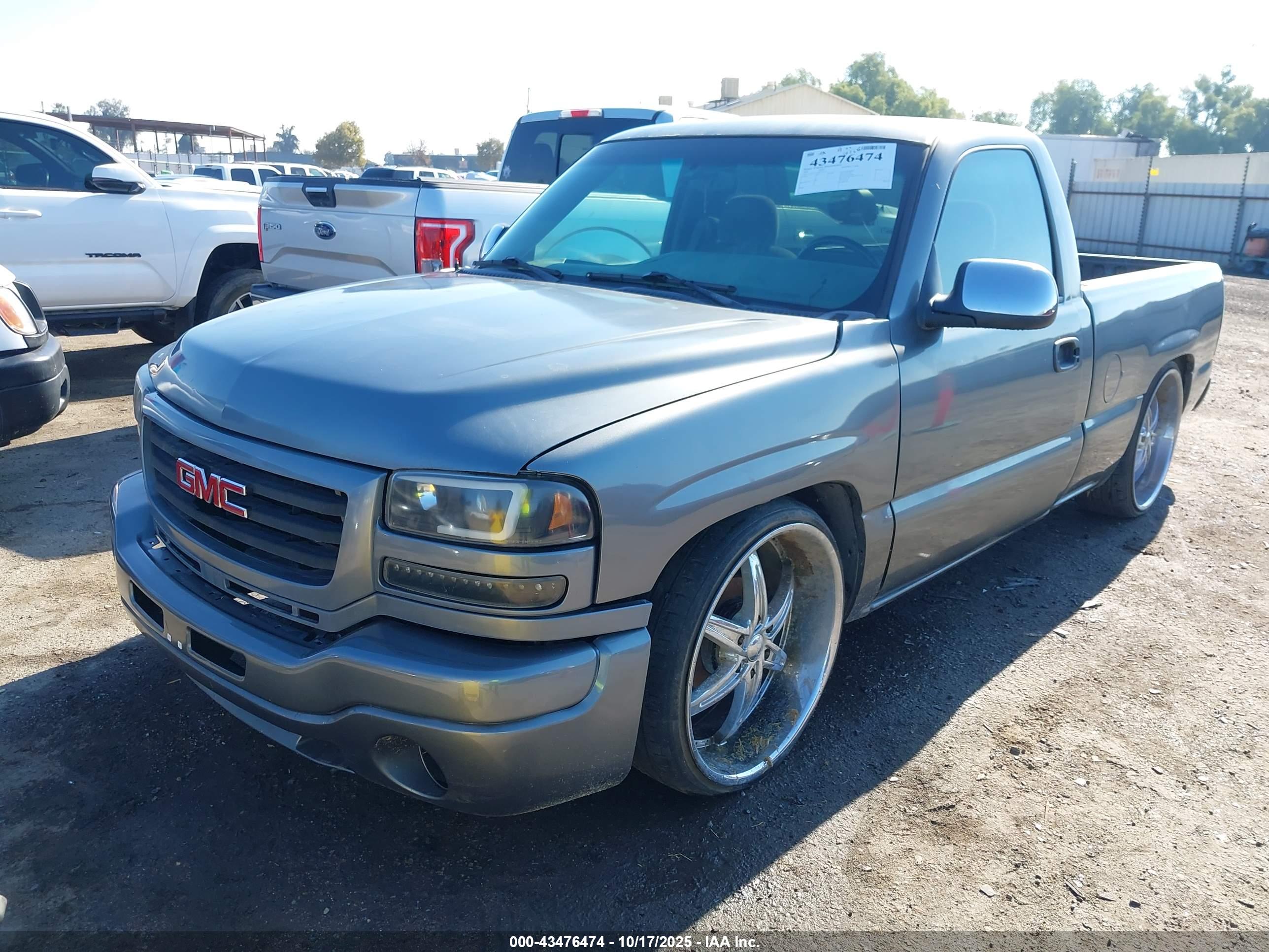GMC SIERRA image 2