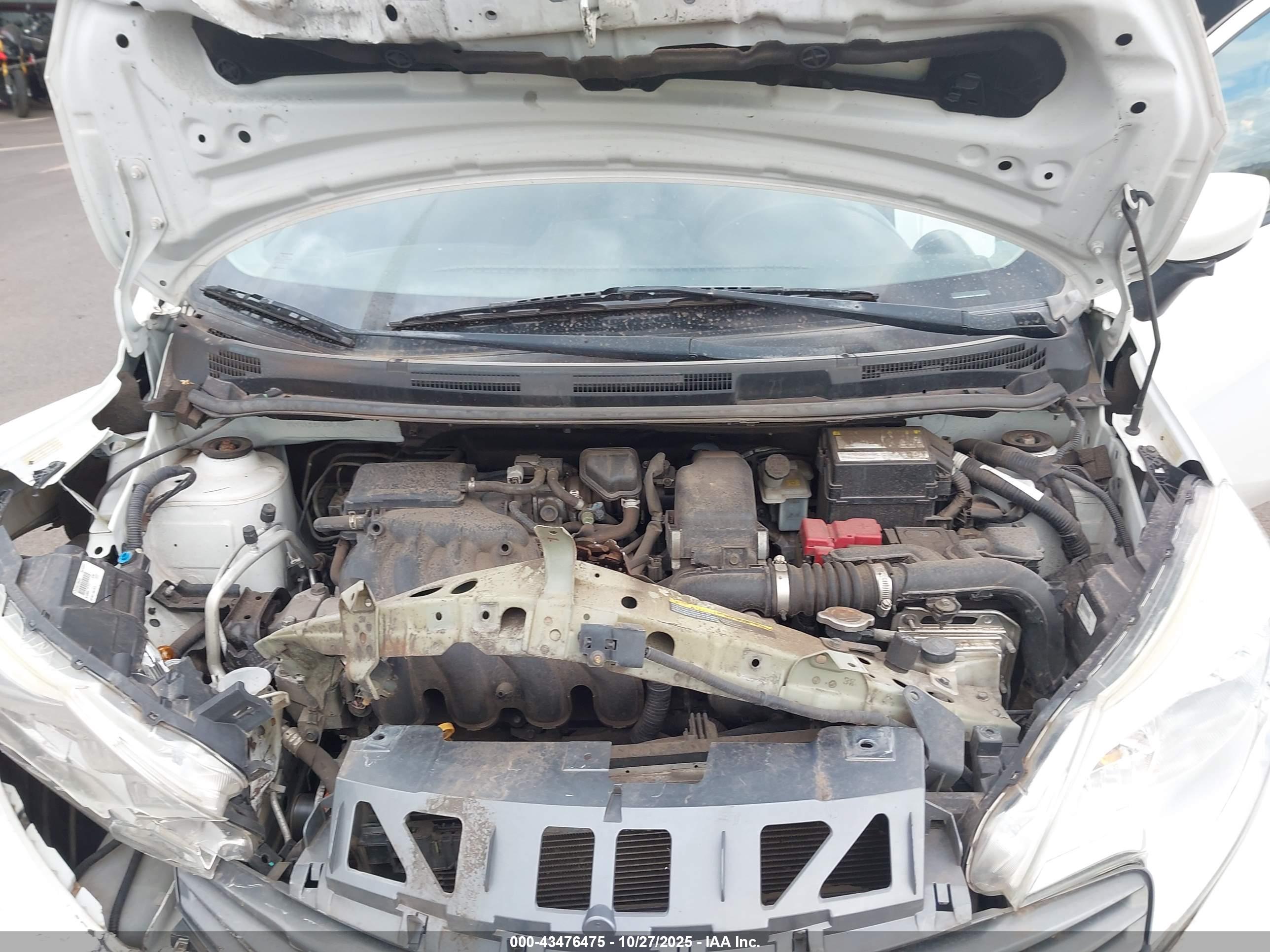 NISSAN VERSA image 10