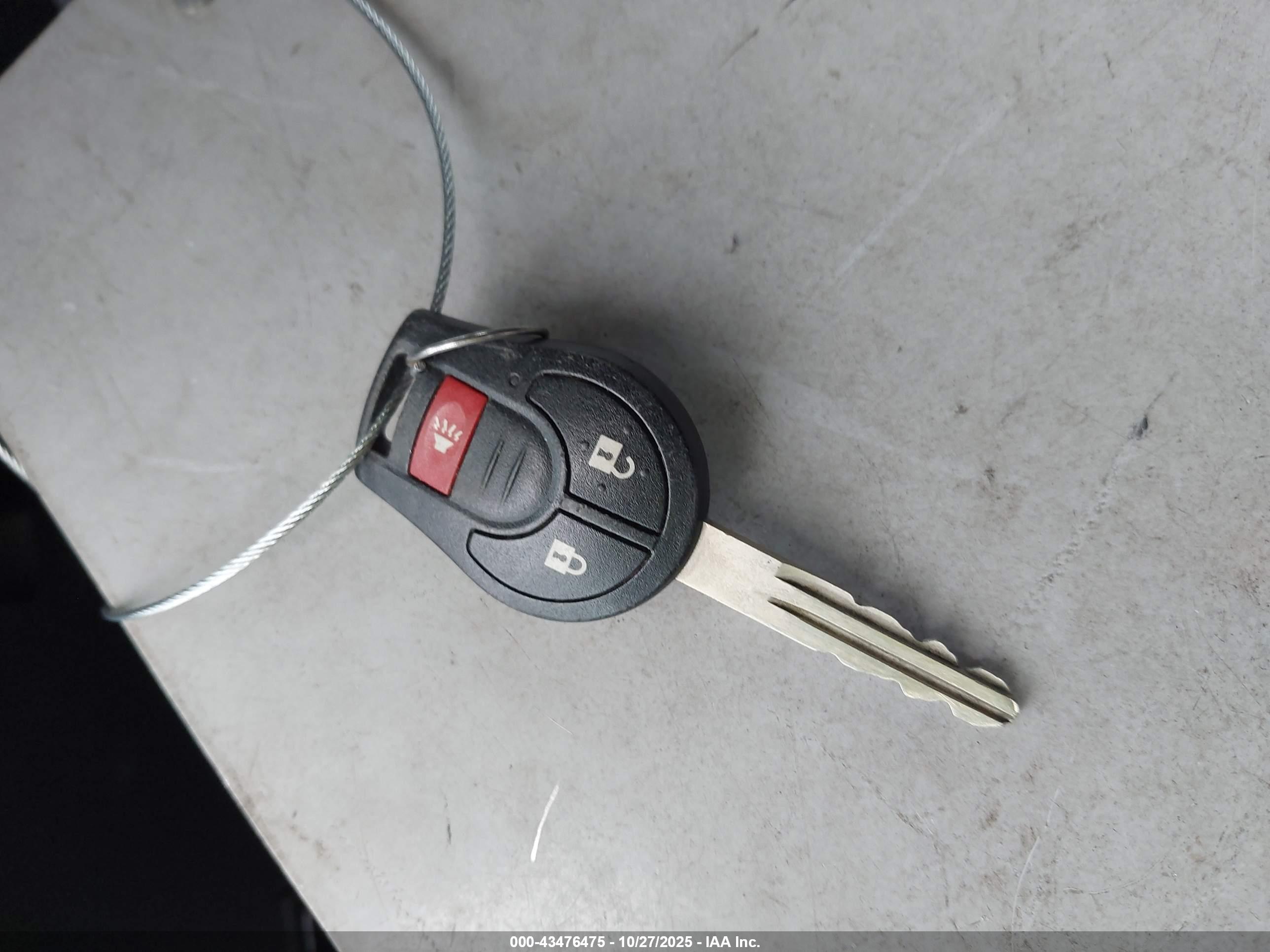 NISSAN VERSA image 11