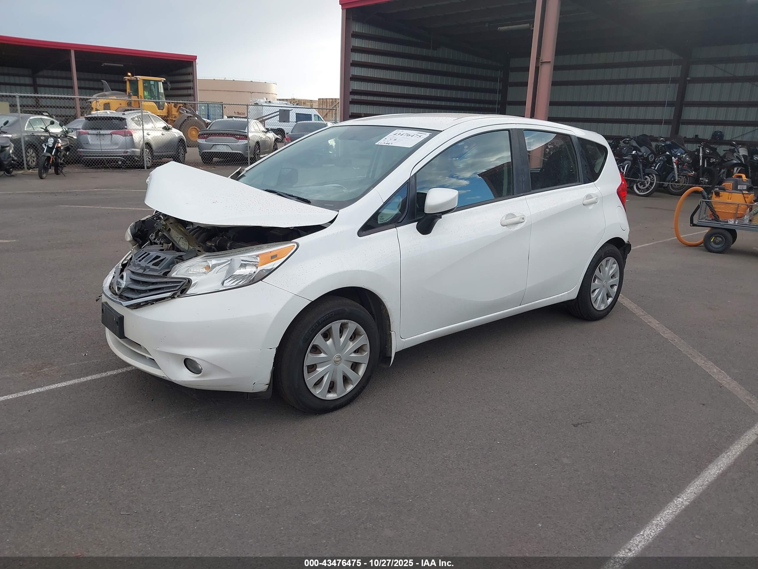 NISSAN VERSA image 2
