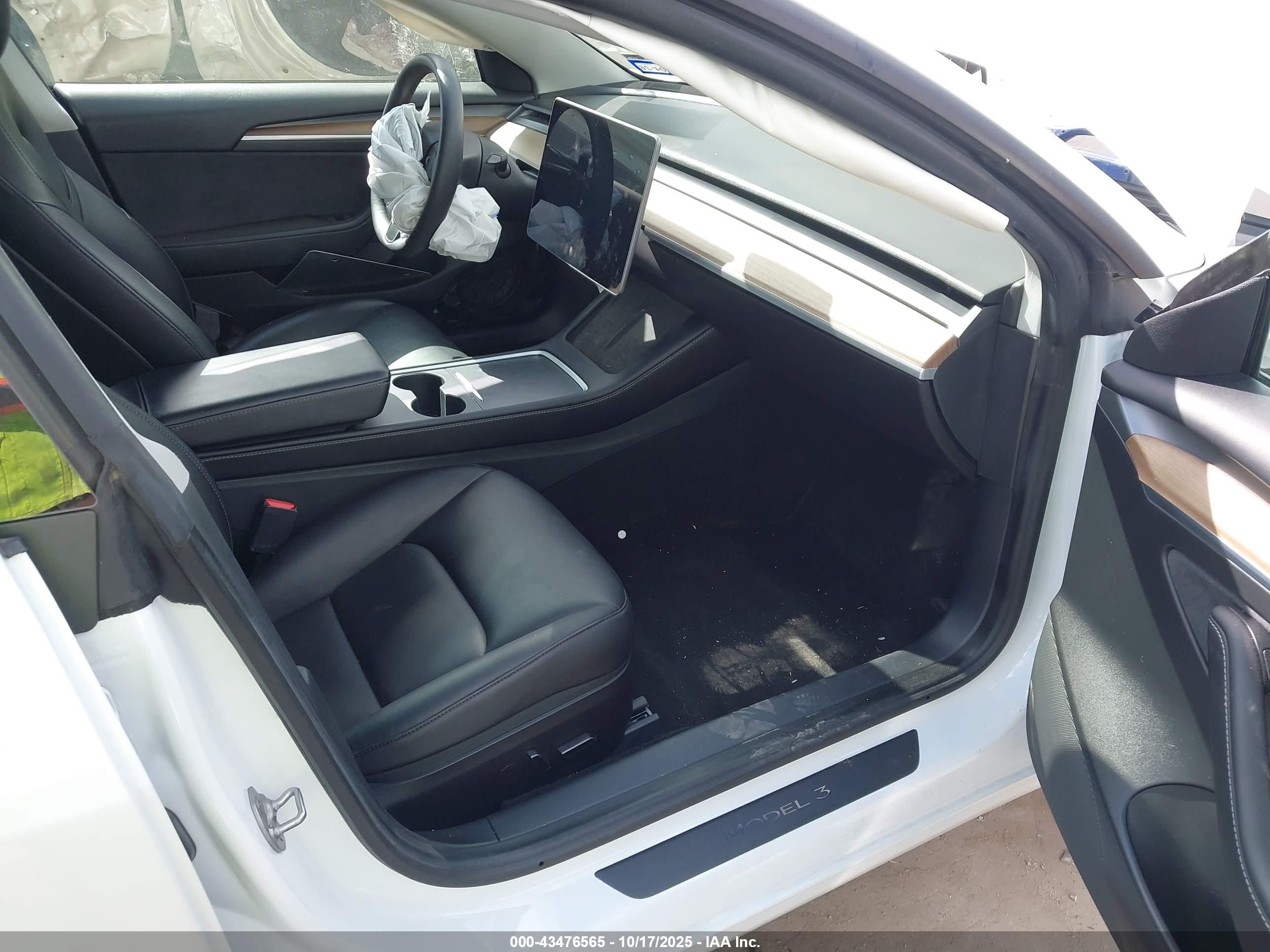 TESLA MODEL image 5