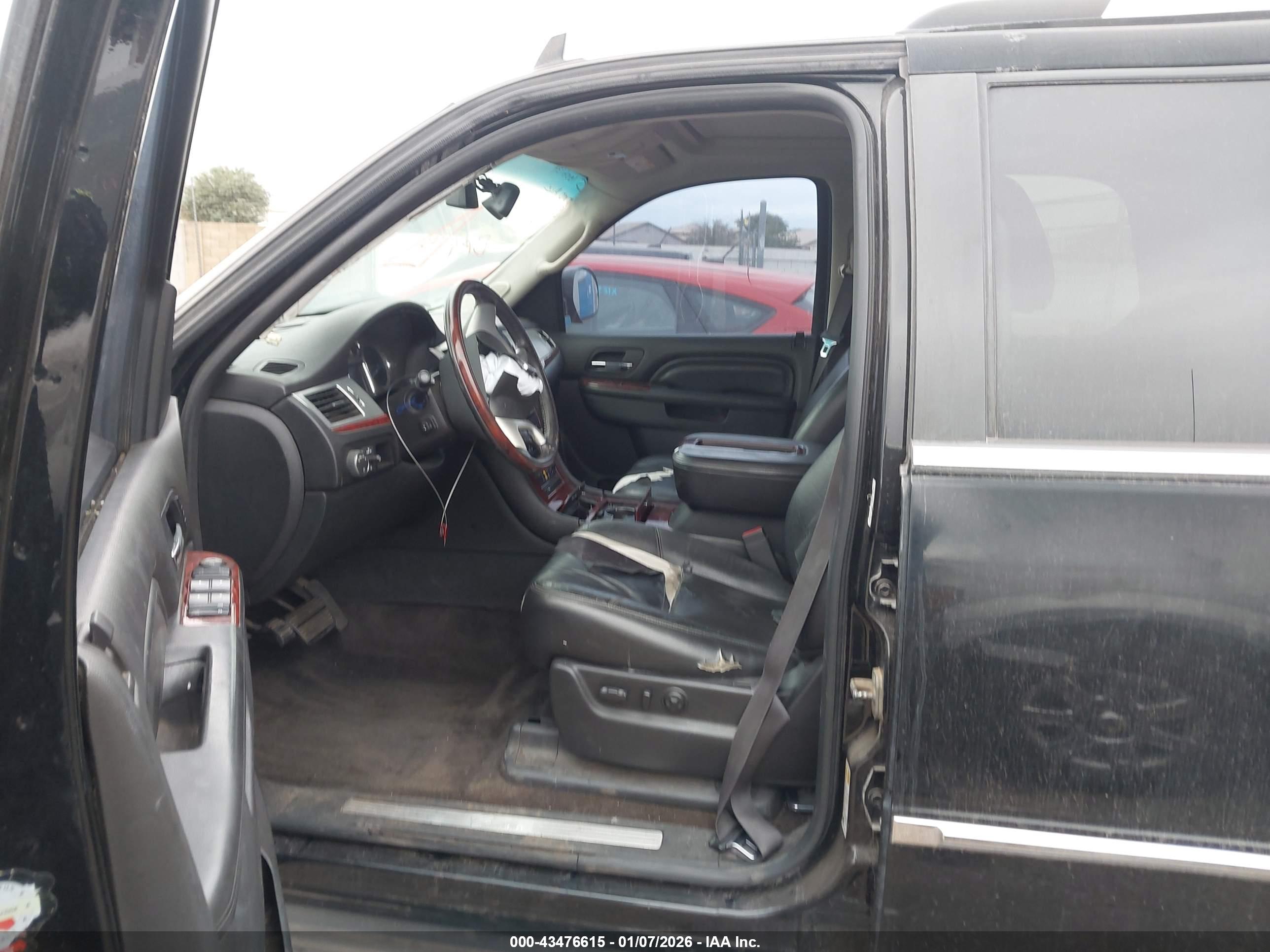 CADILLAC ESCALADE image 5