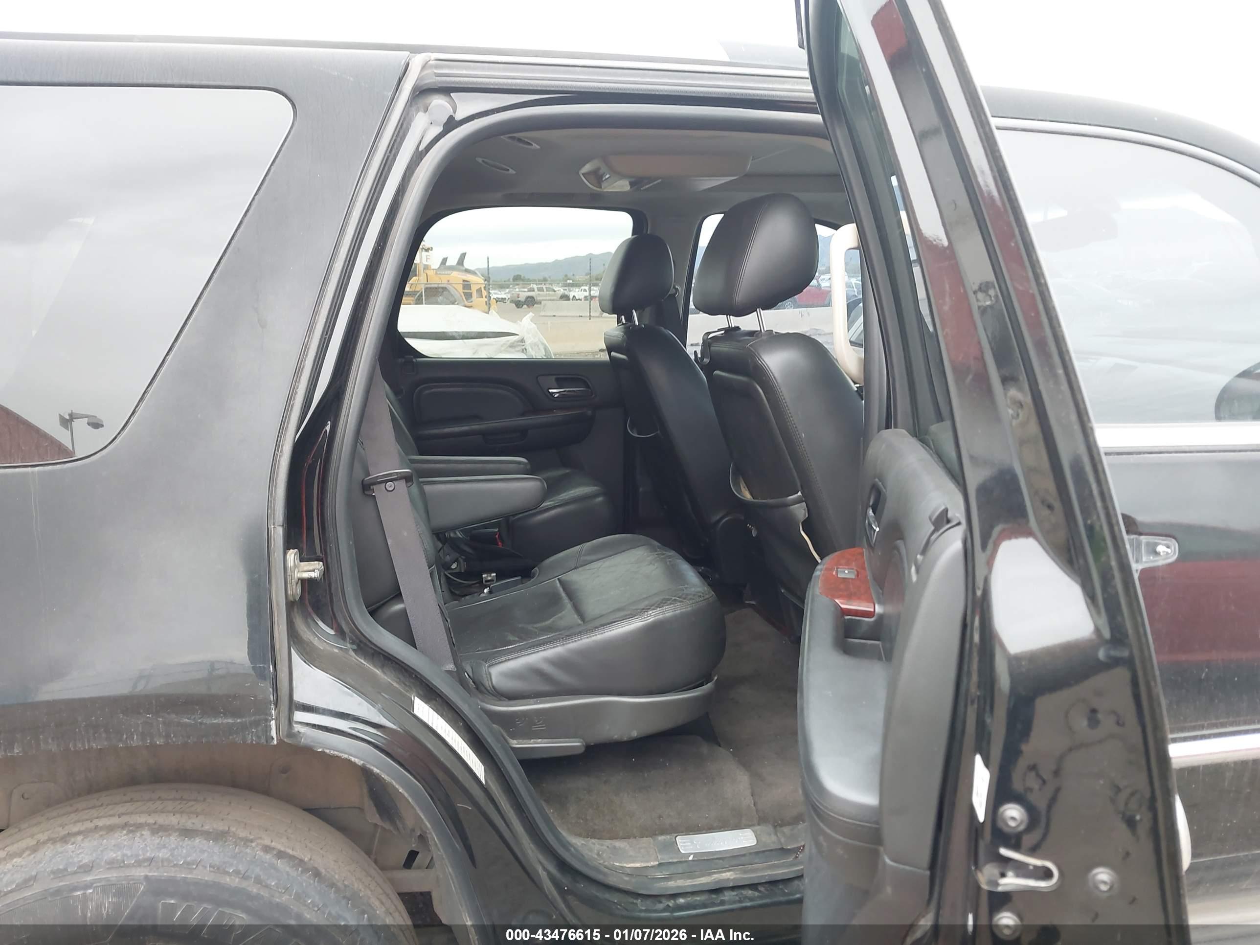 CADILLAC ESCALADE image 8