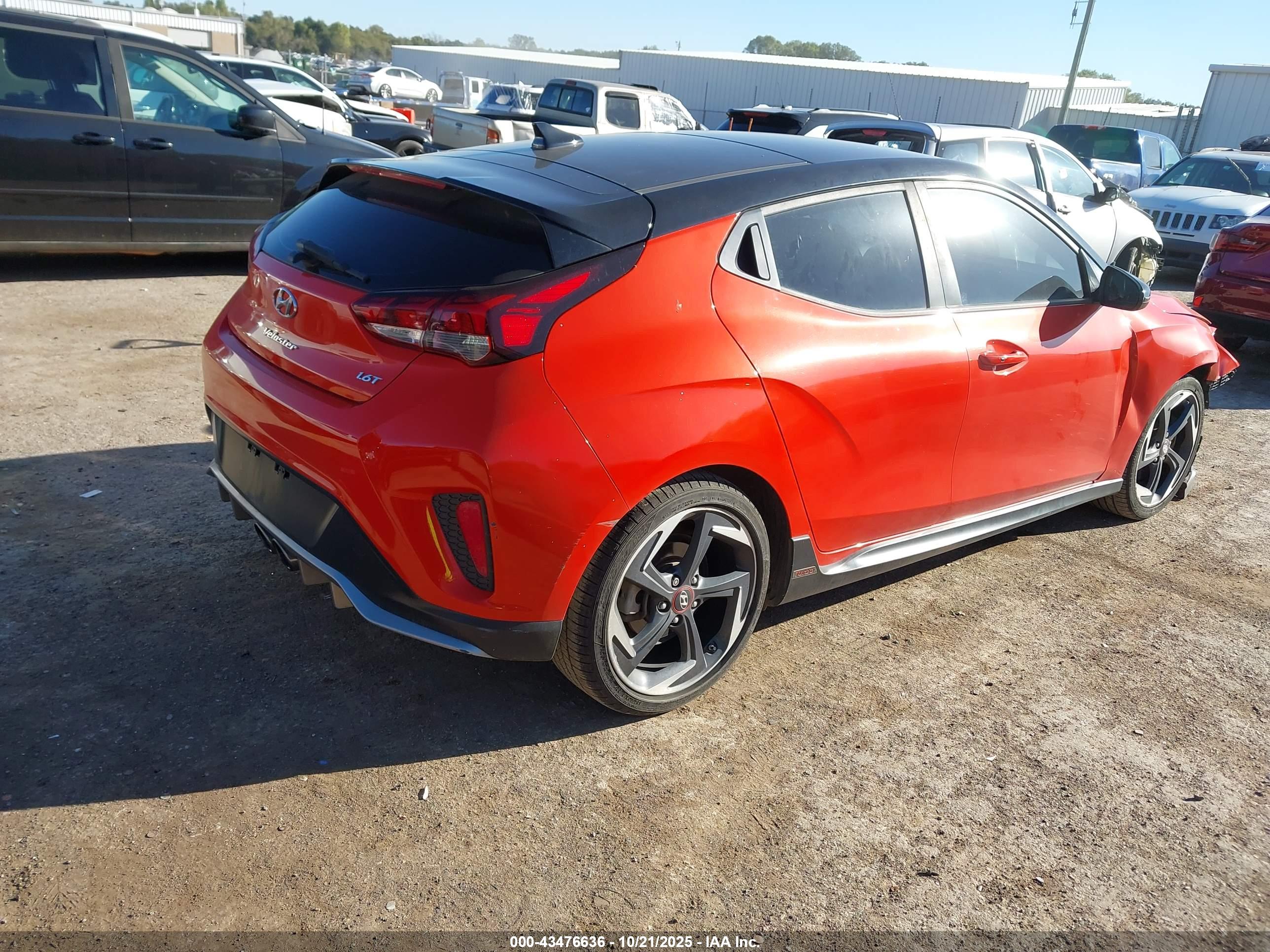 HYUNDAI VELOSTER image 4
