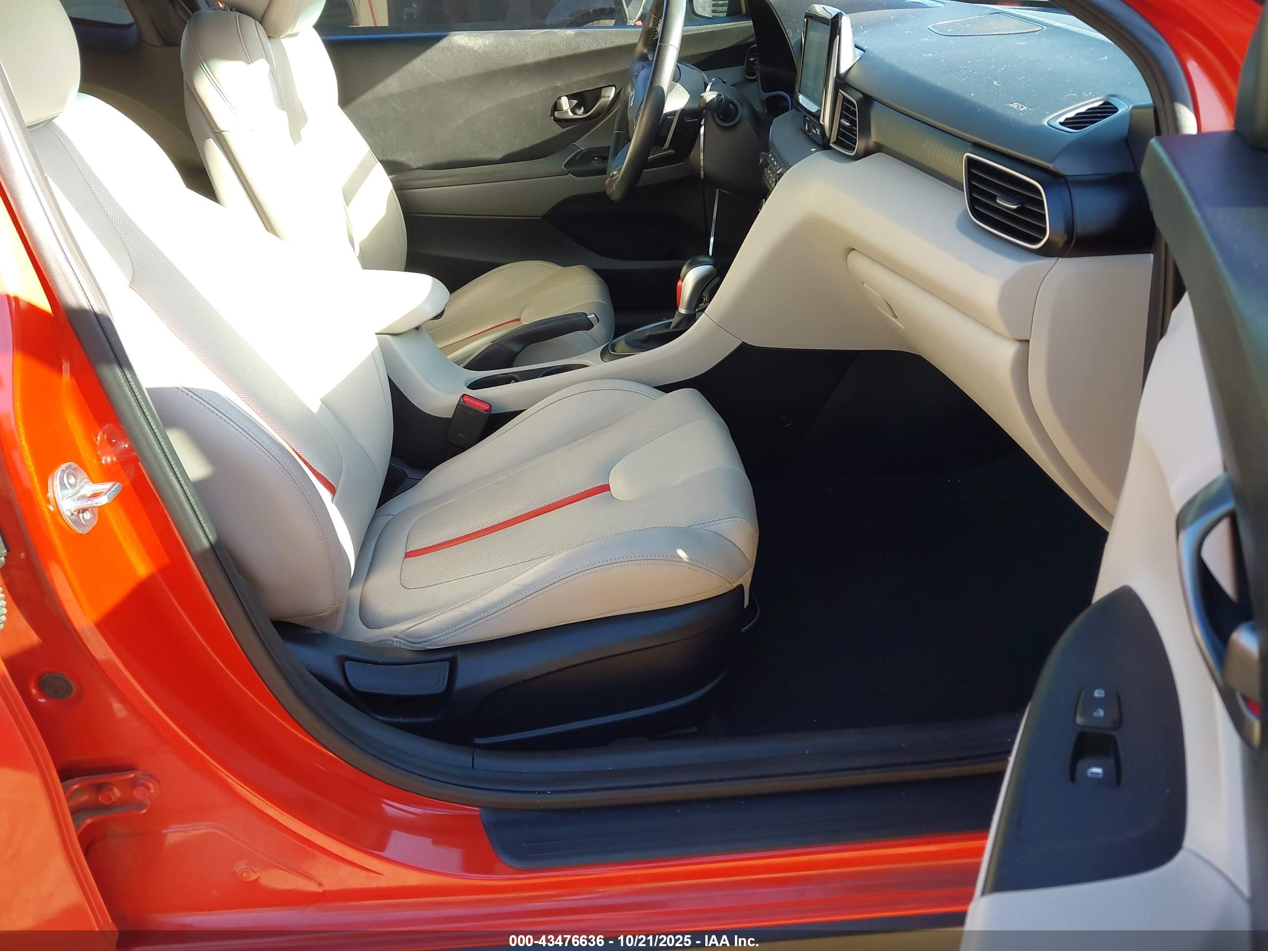 HYUNDAI VELOSTER image 5