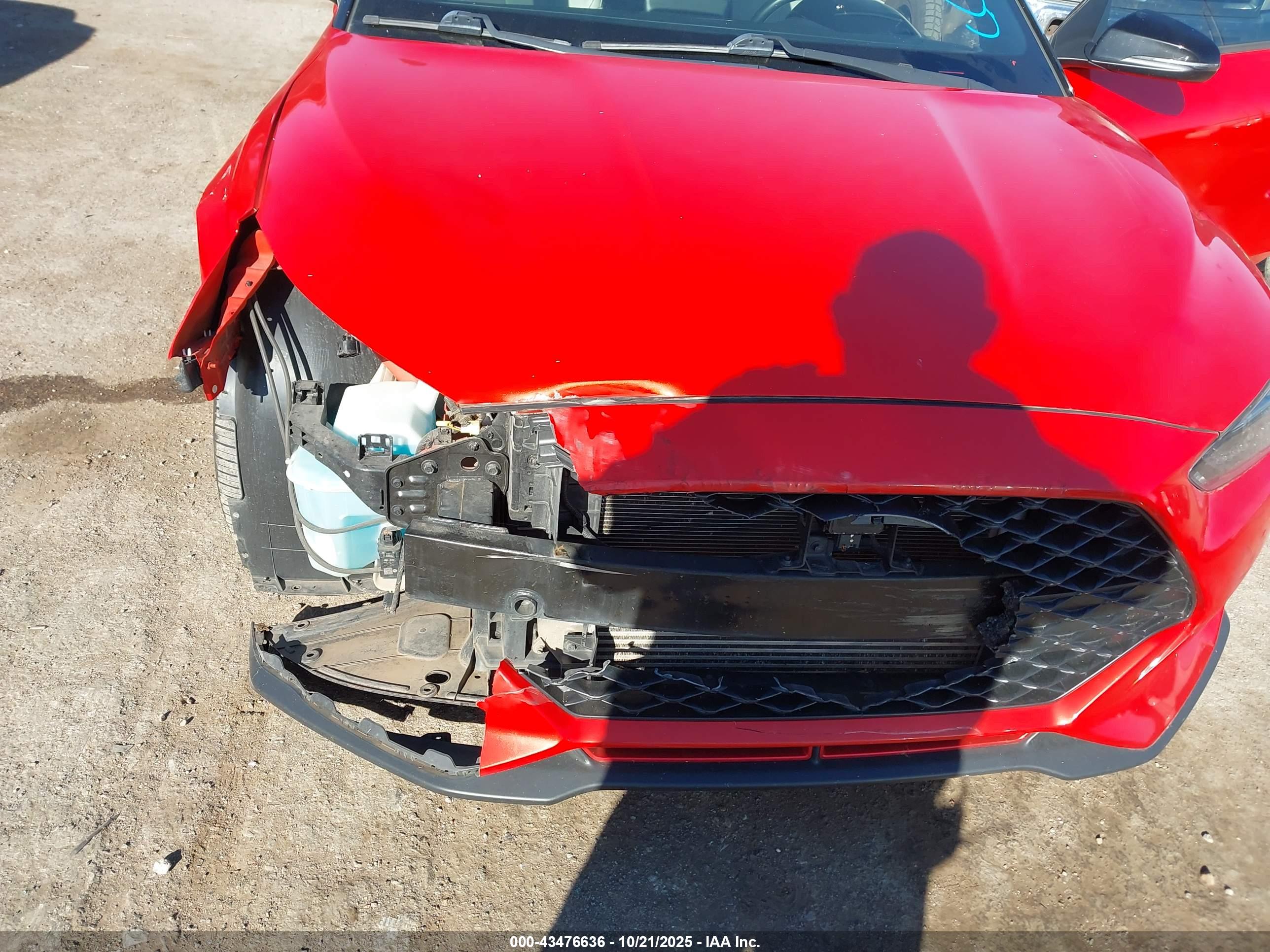 HYUNDAI VELOSTER image 6