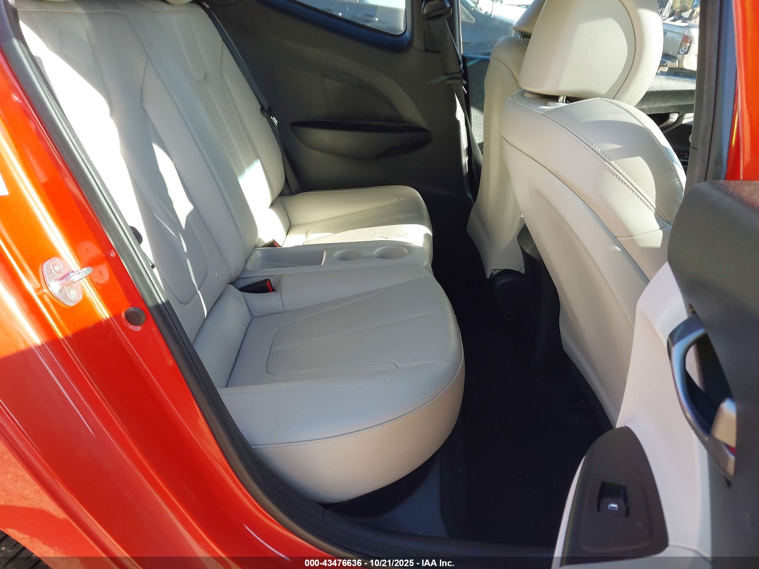 HYUNDAI VELOSTER image 8