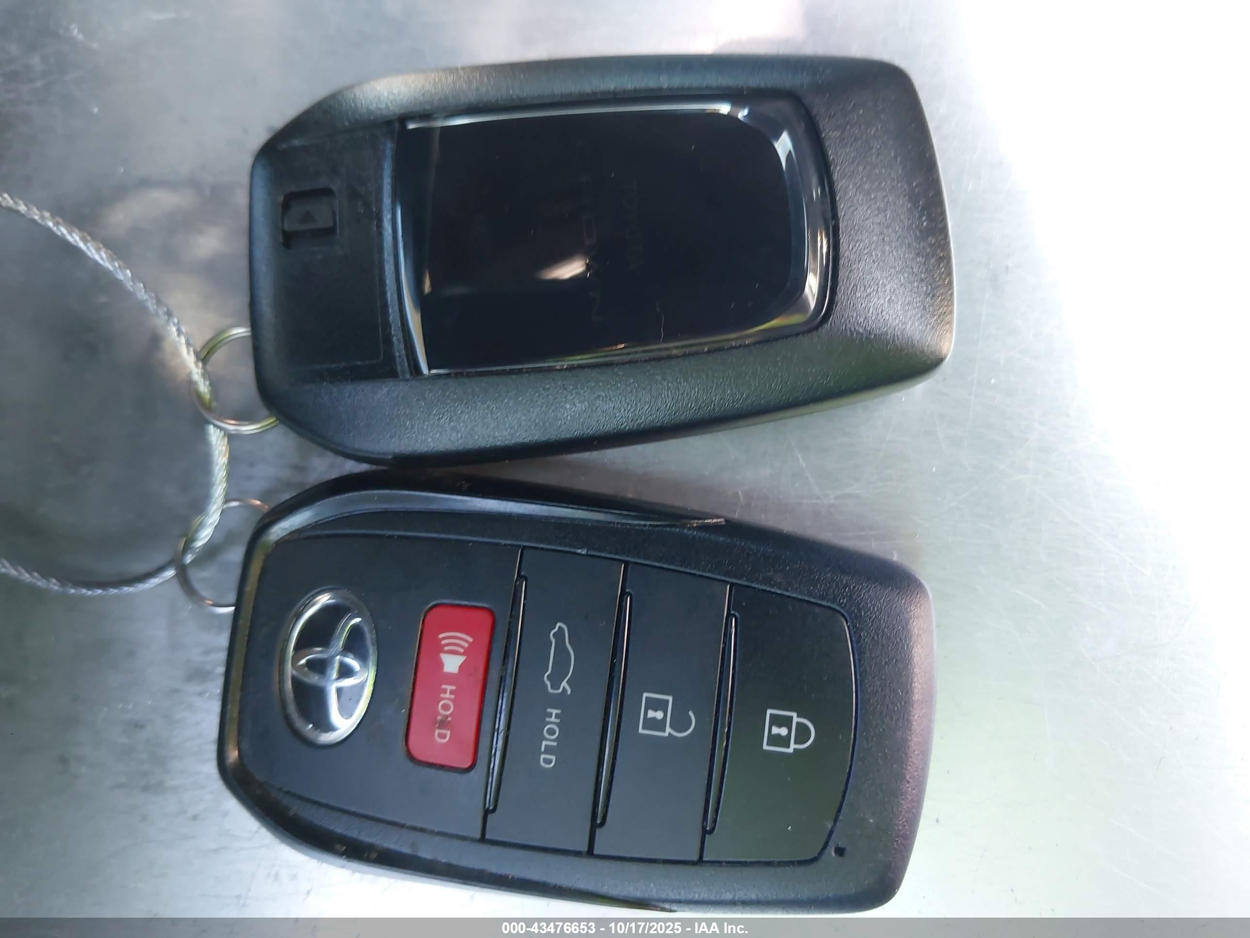 TOYOTA CROWN image 11