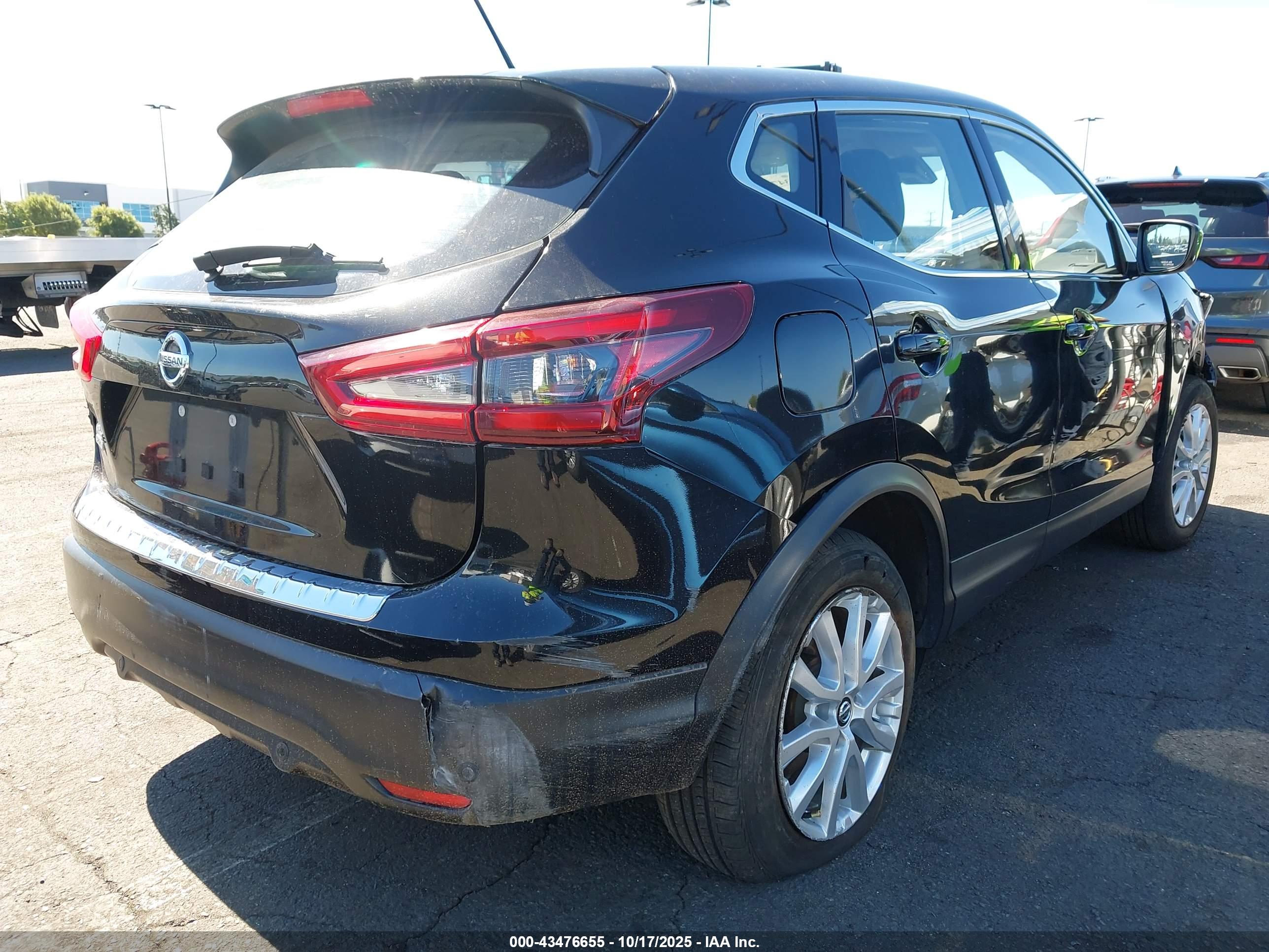 NISSAN ROGUE image 4