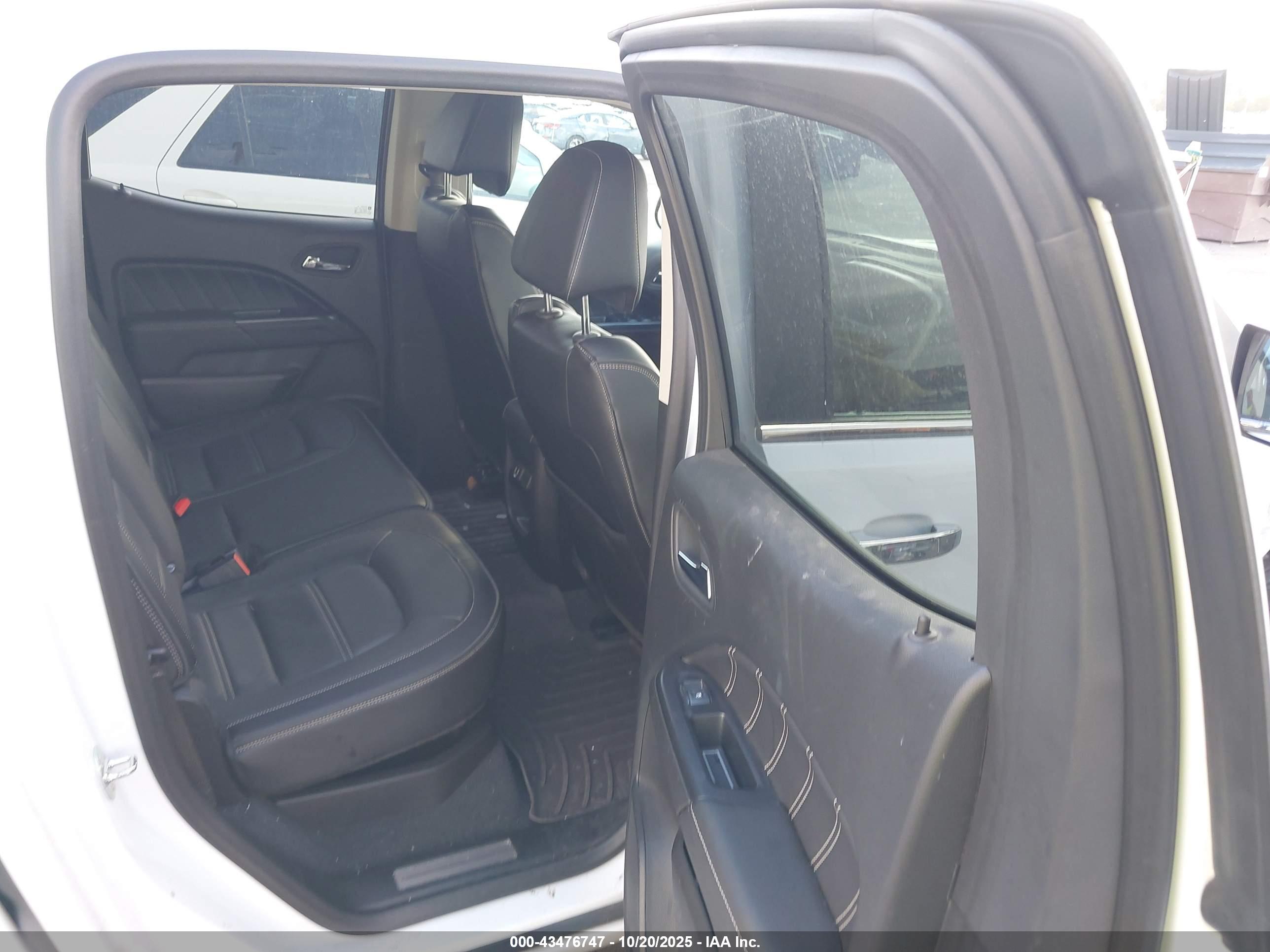 GMC CANYON image 8