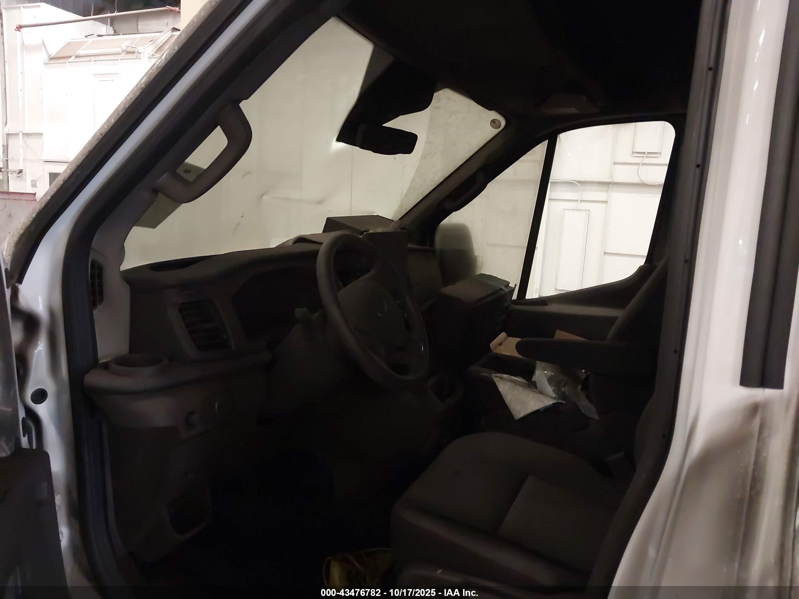 FORD TRANSIT-350 image 5